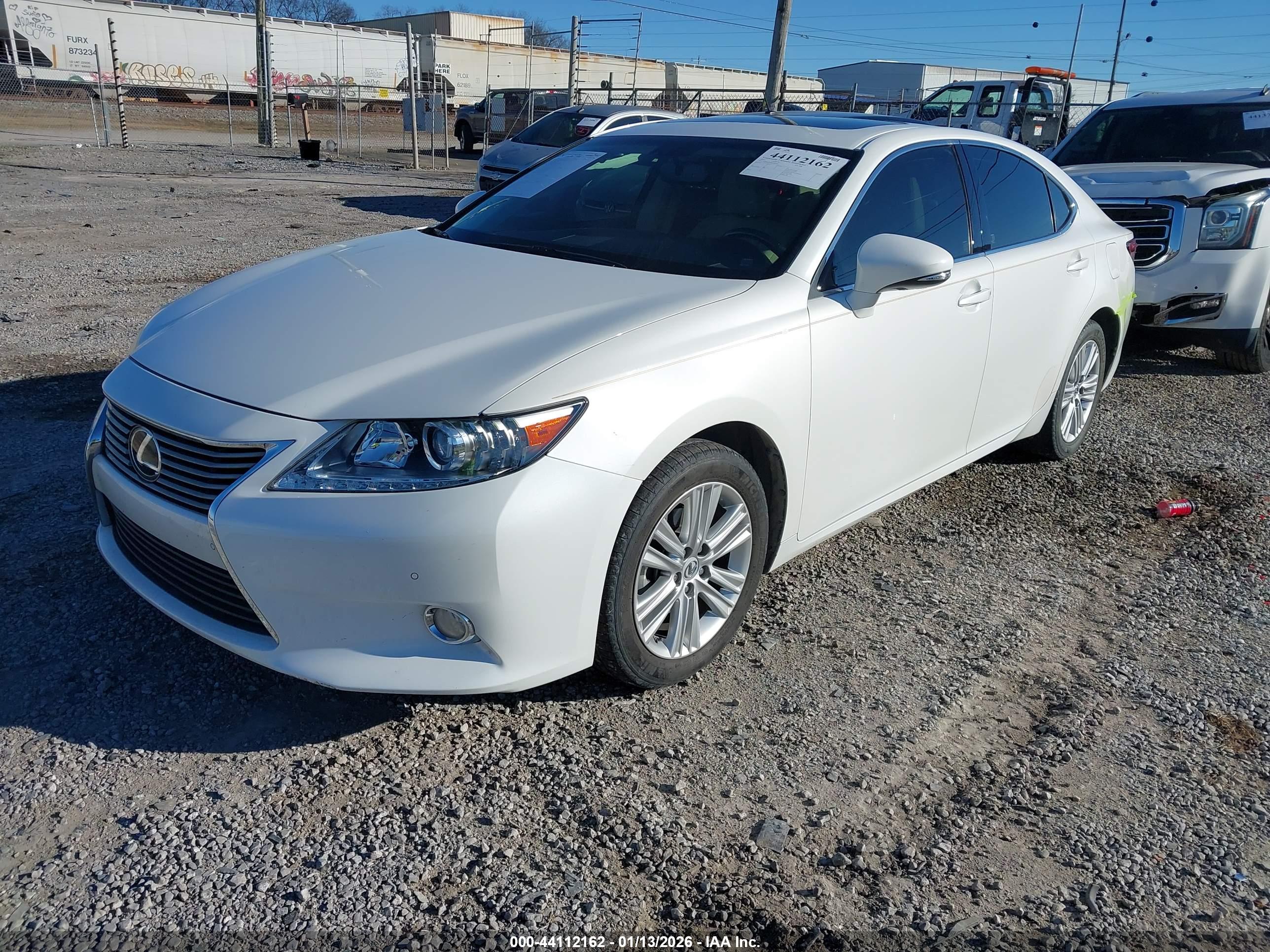 LEXUS ES image 2
