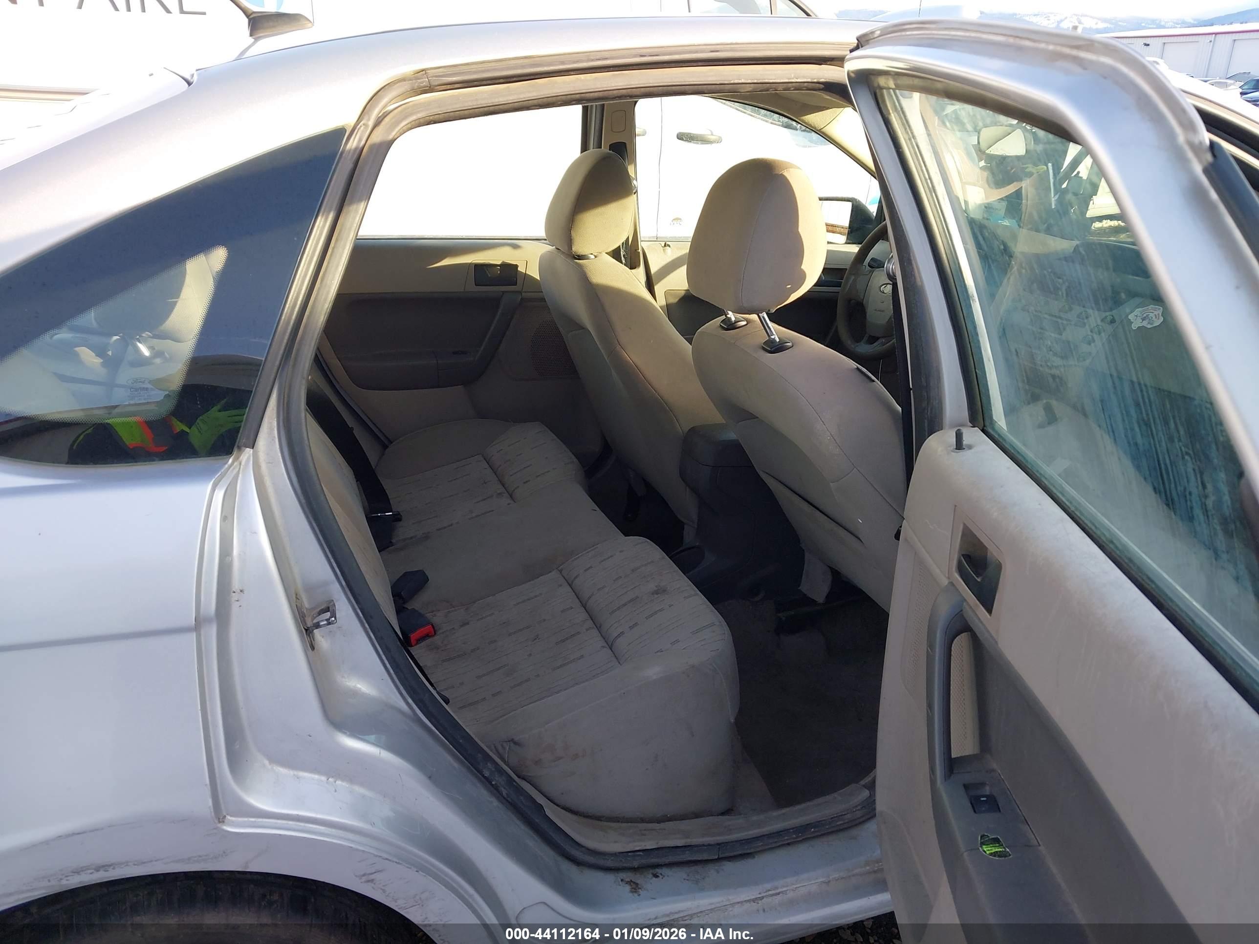 FORD FOCUS image 8