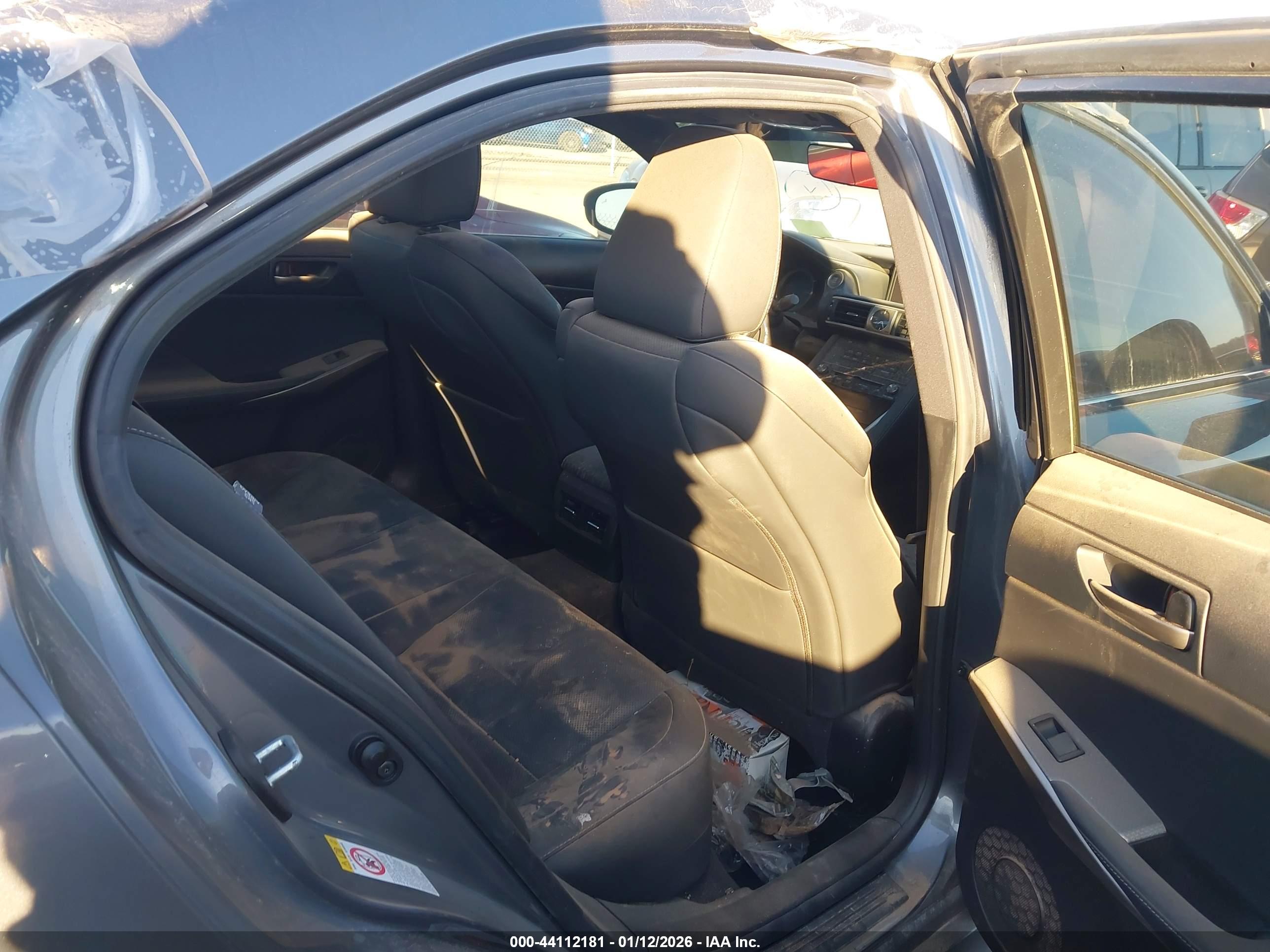 LEXUS IS image 8