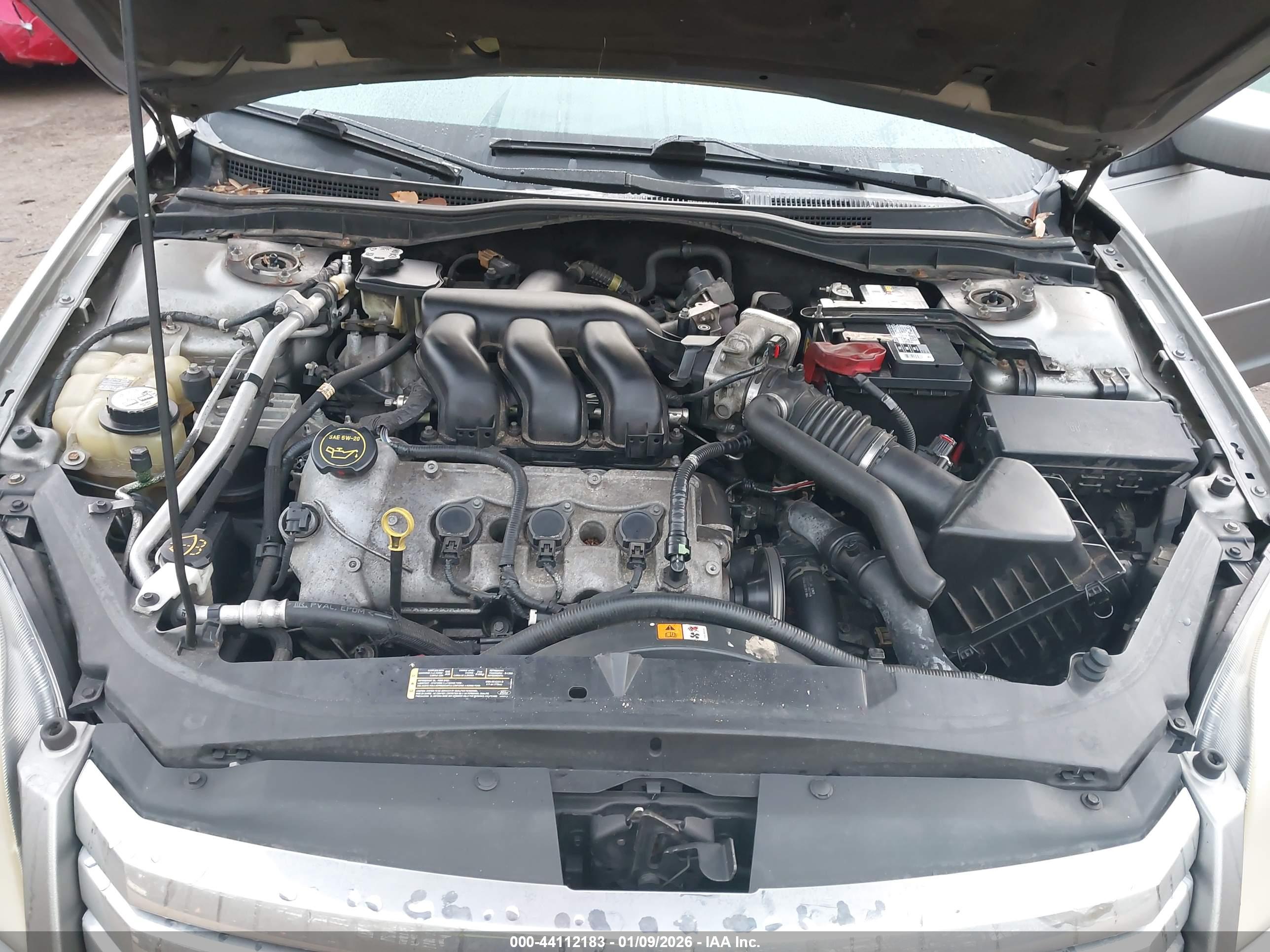 FORD FUSION image 10