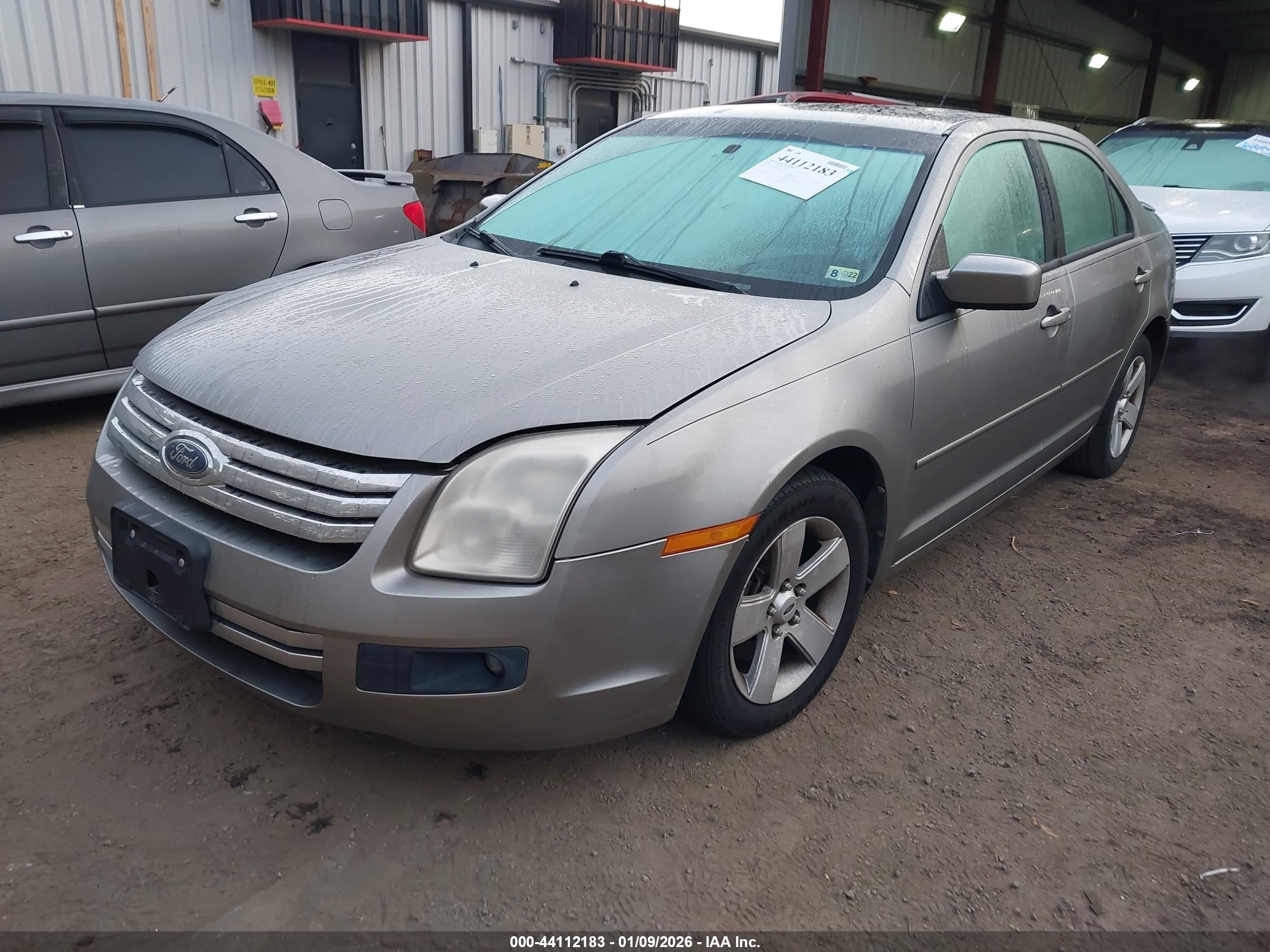 FORD FUSION image 2