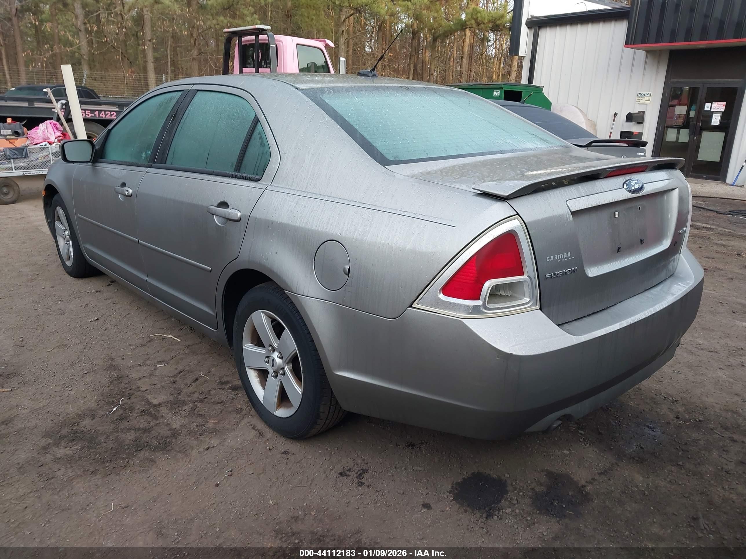 FORD FUSION image 3