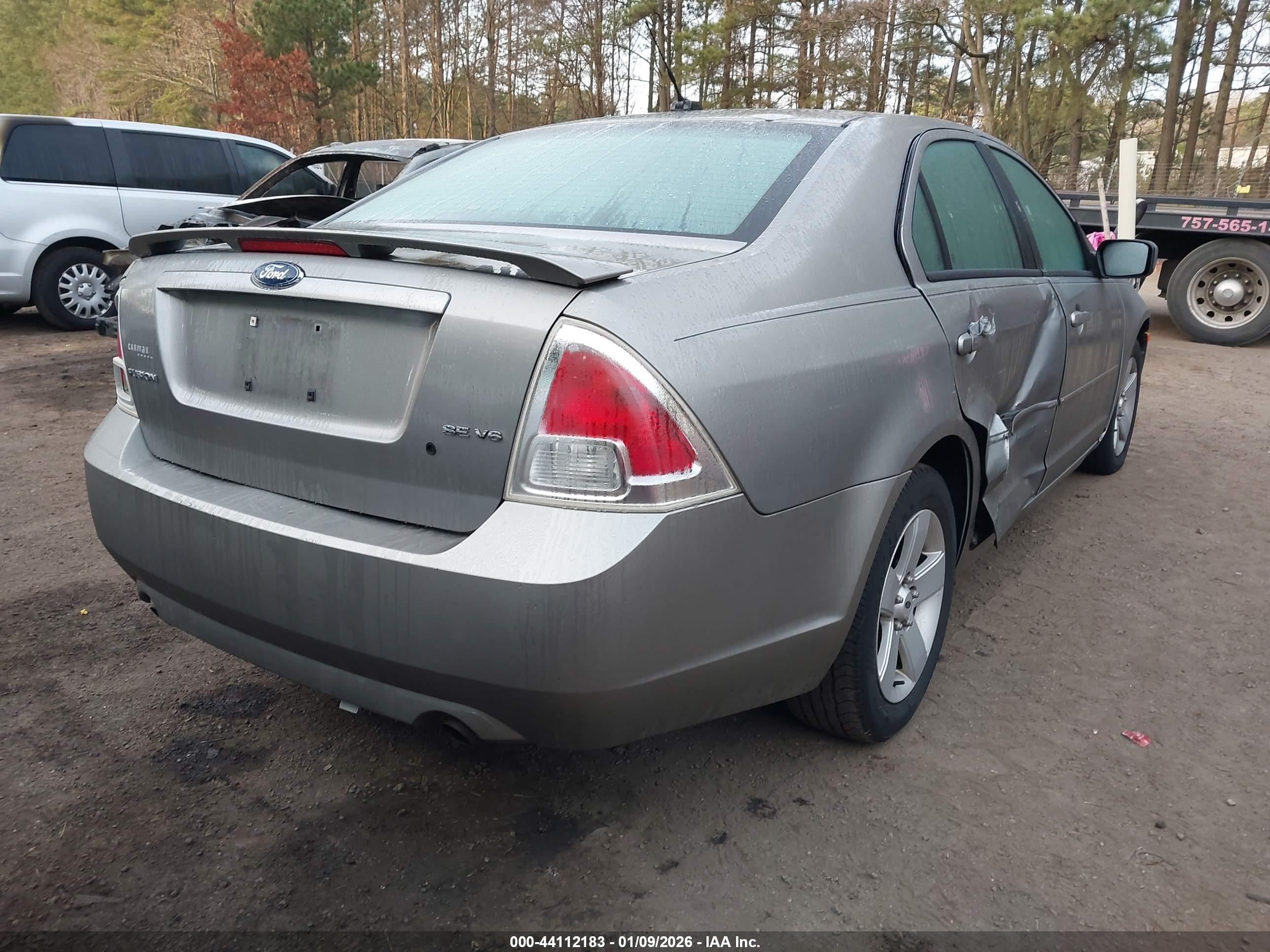 FORD FUSION image 4