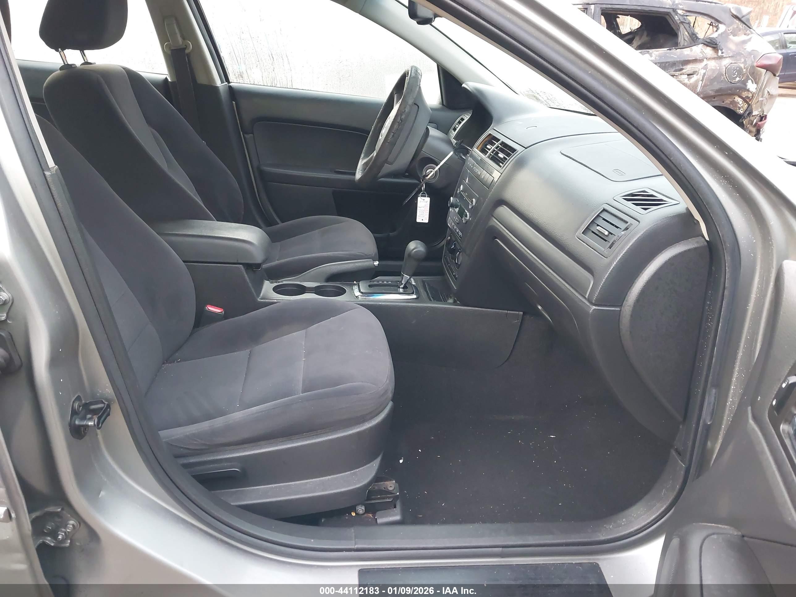 FORD FUSION image 5