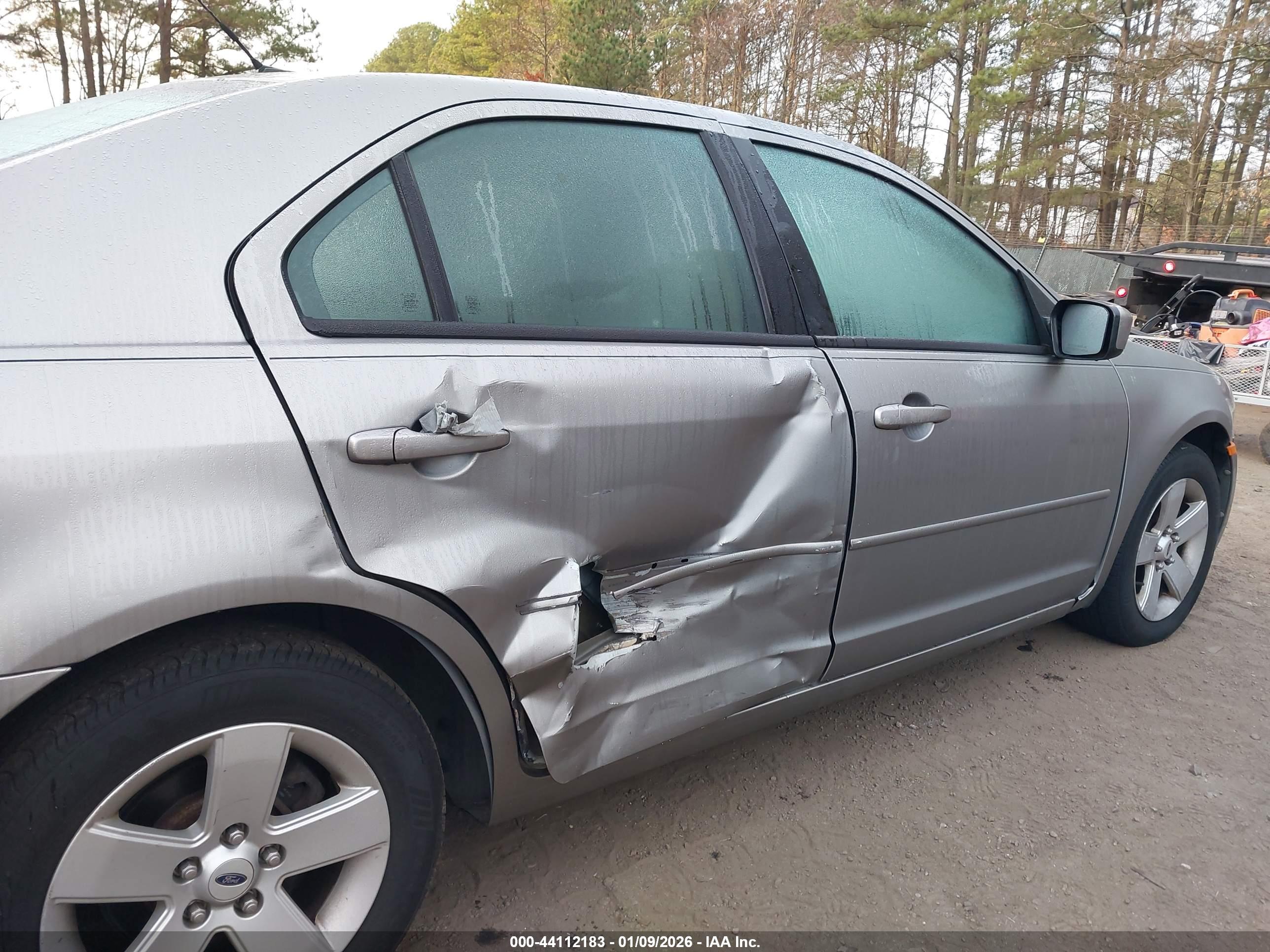 FORD FUSION image 6