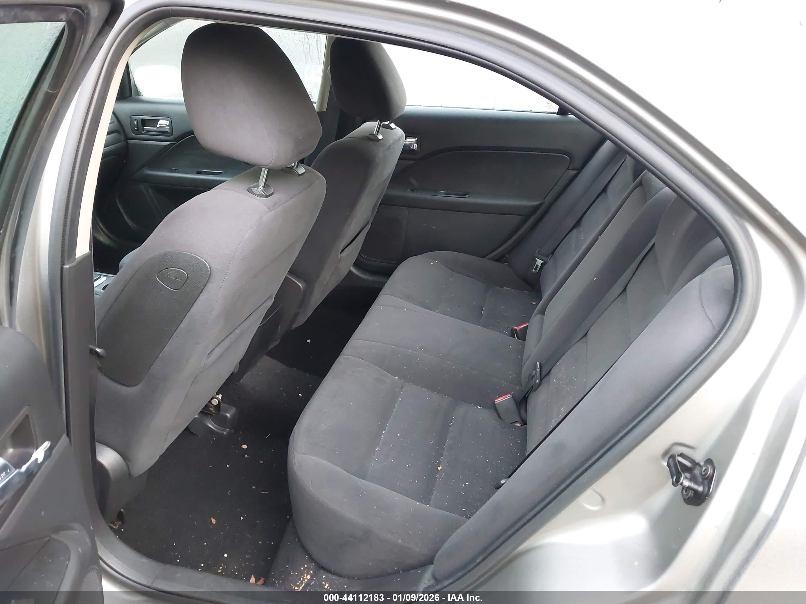 FORD FUSION image 8