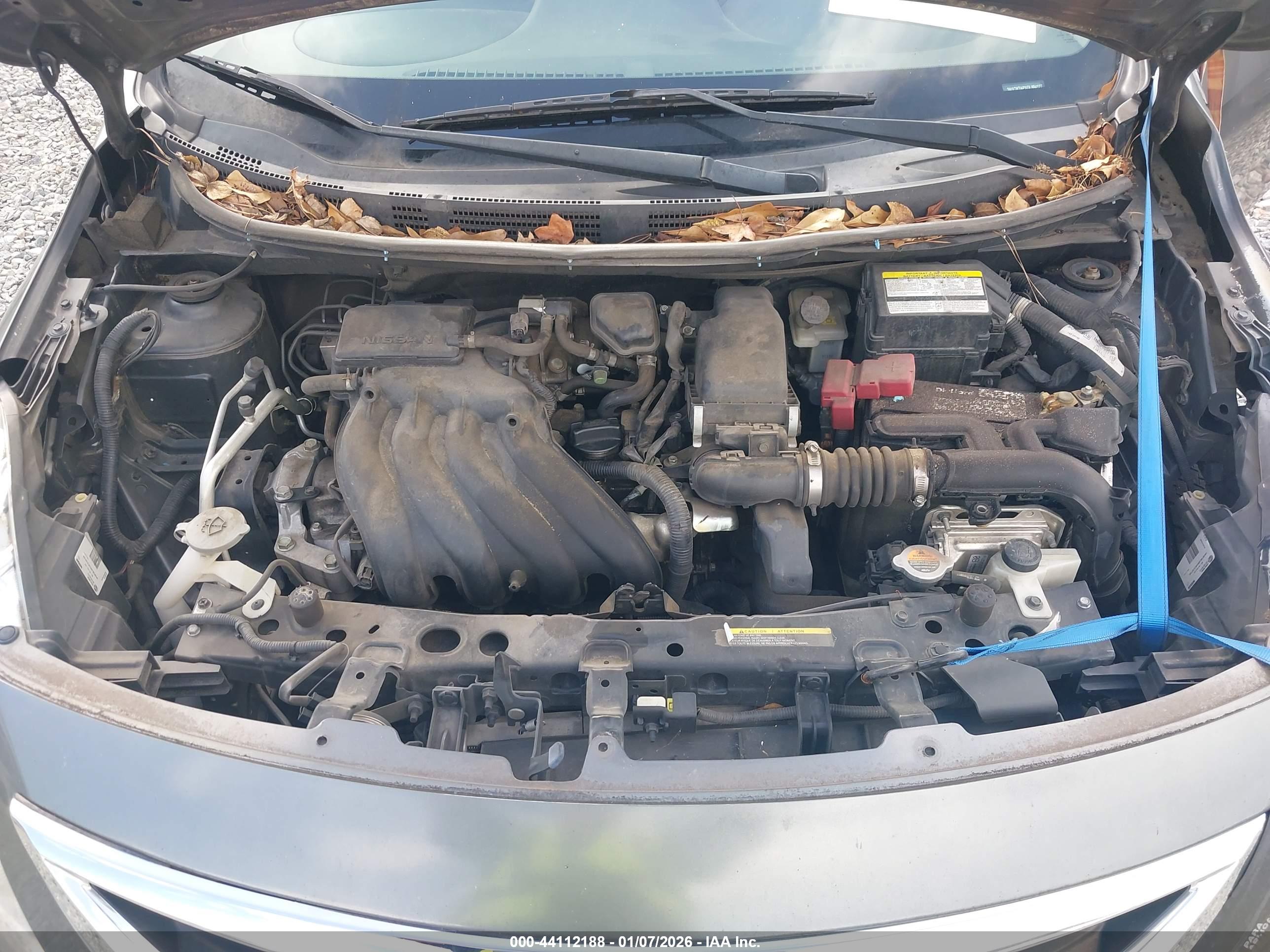 NISSAN VERSA image 10