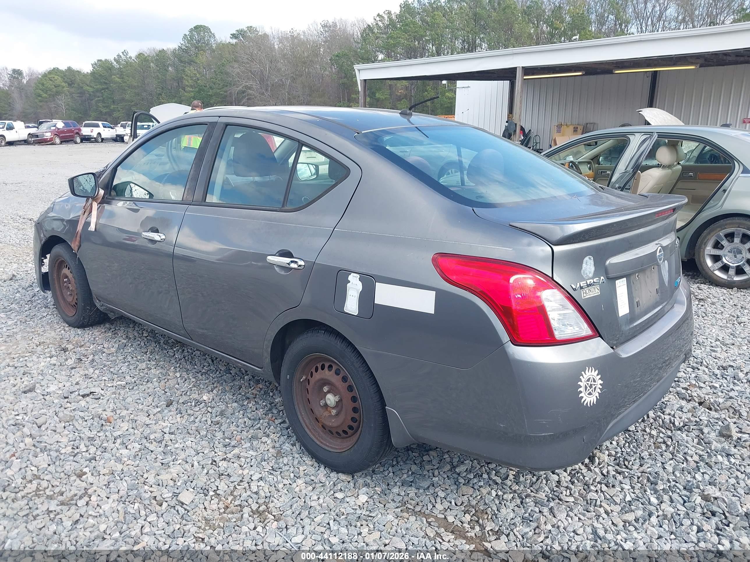 NISSAN VERSA image 3