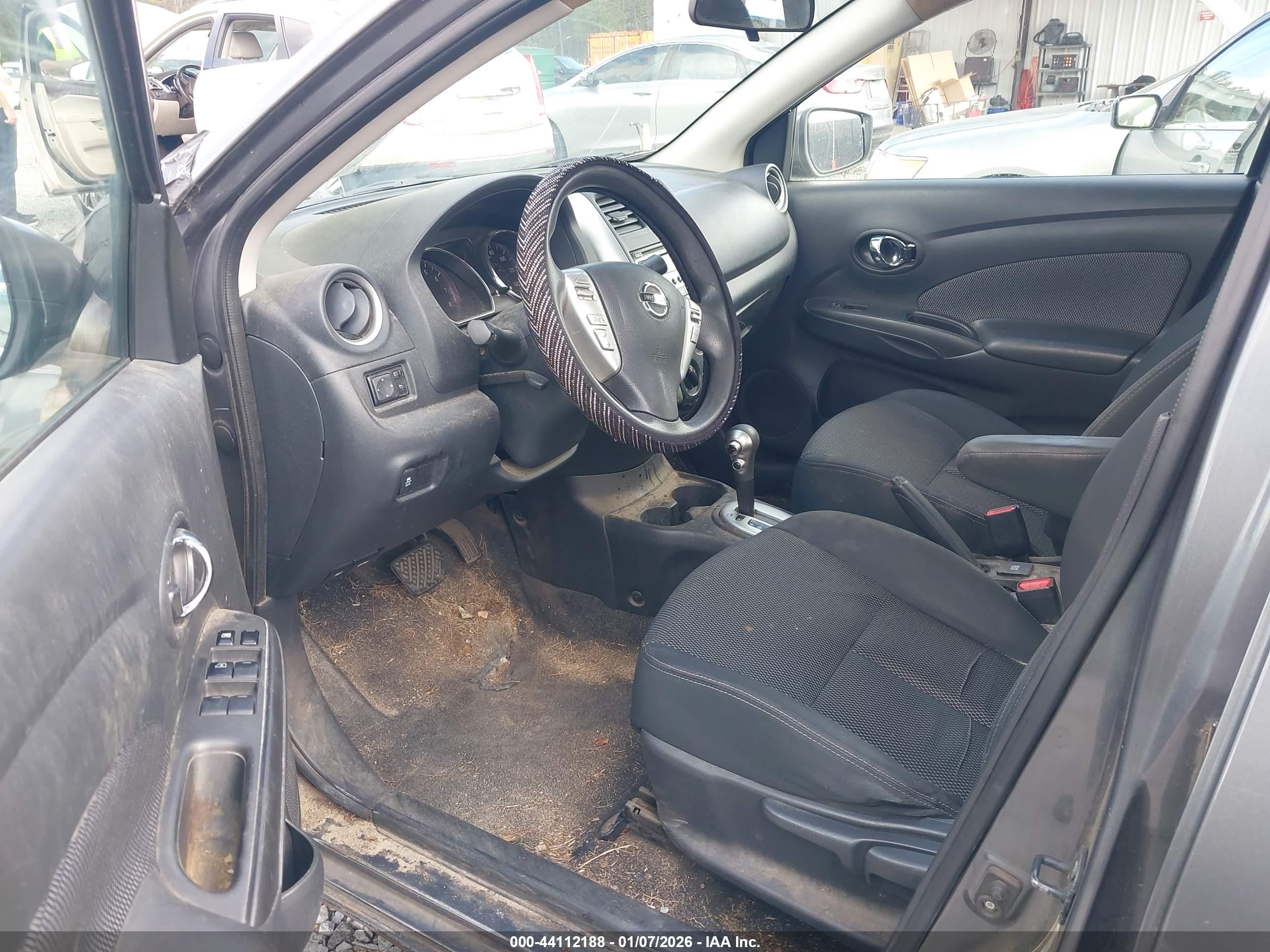 NISSAN VERSA image 5
