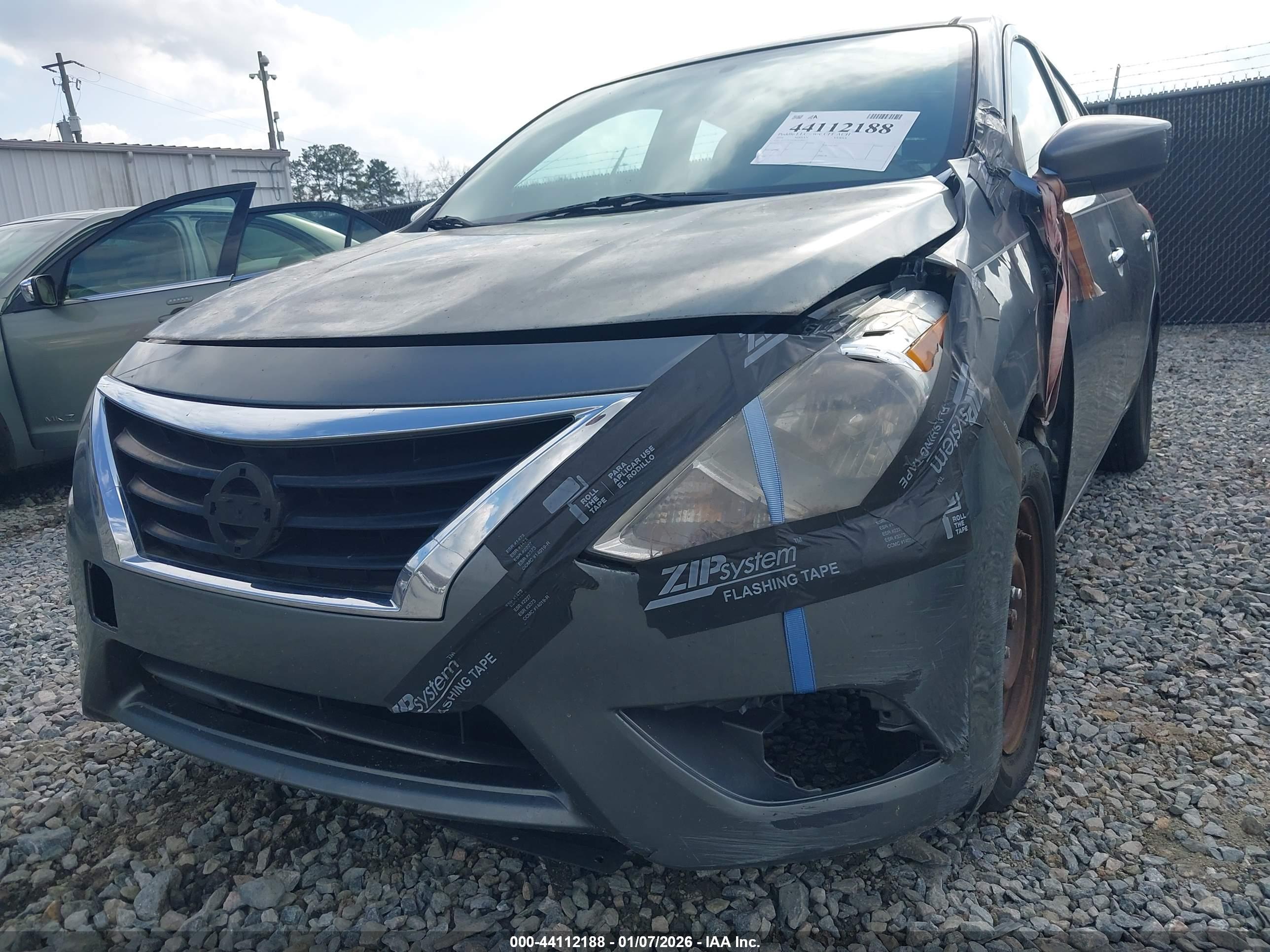 NISSAN VERSA image 6