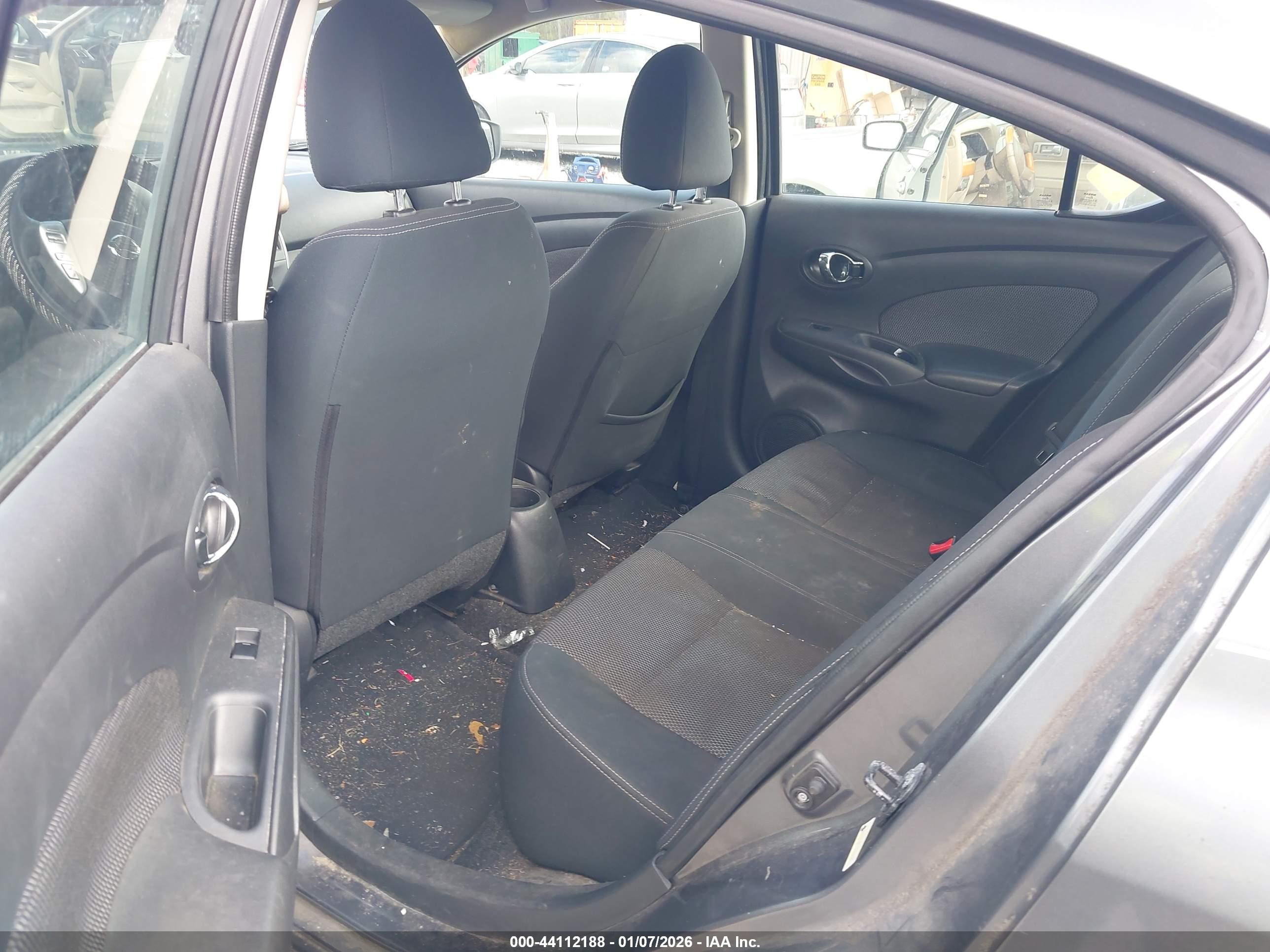 NISSAN VERSA image 8