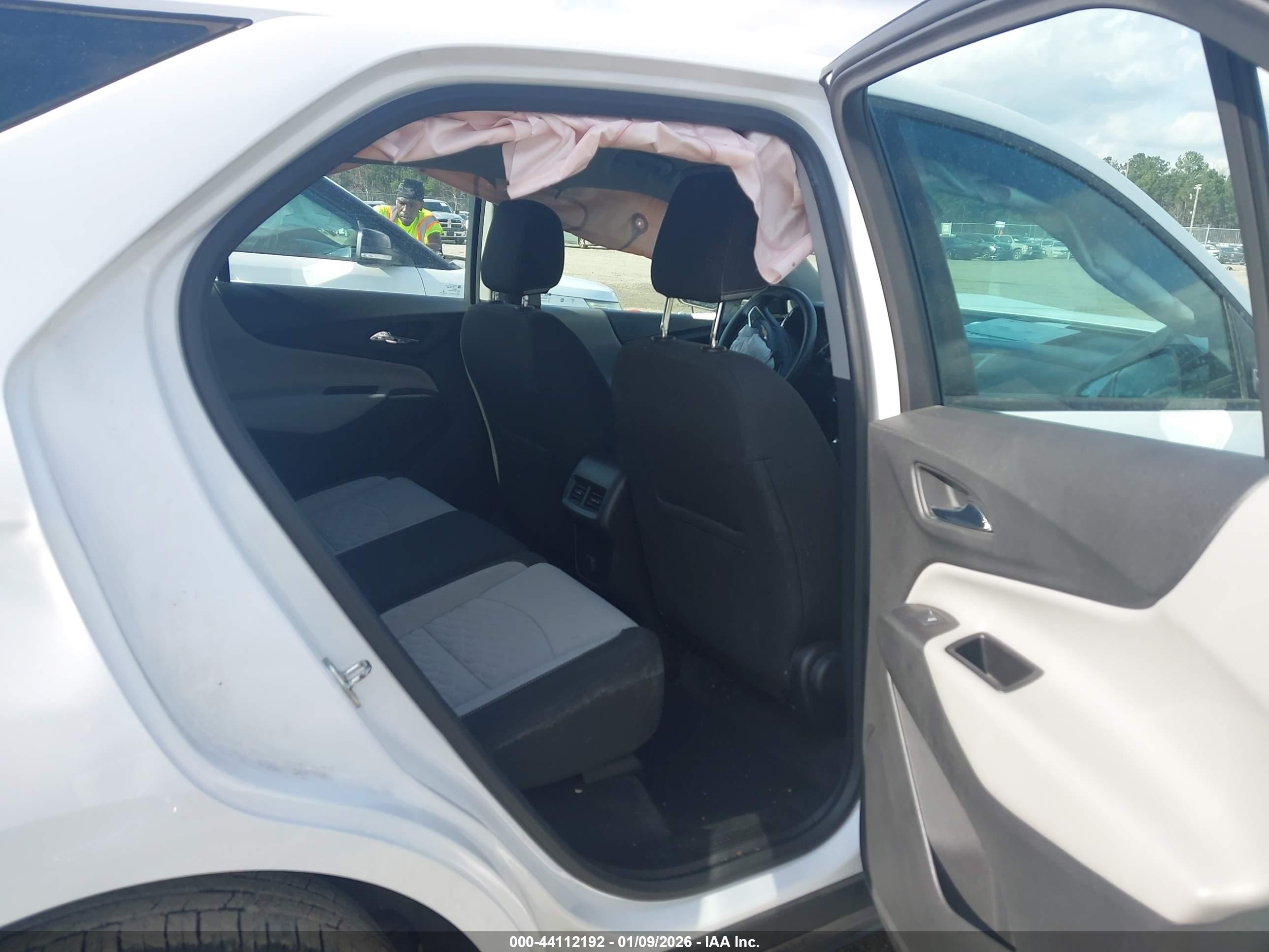 CHEVROLET EQUINOX image 8