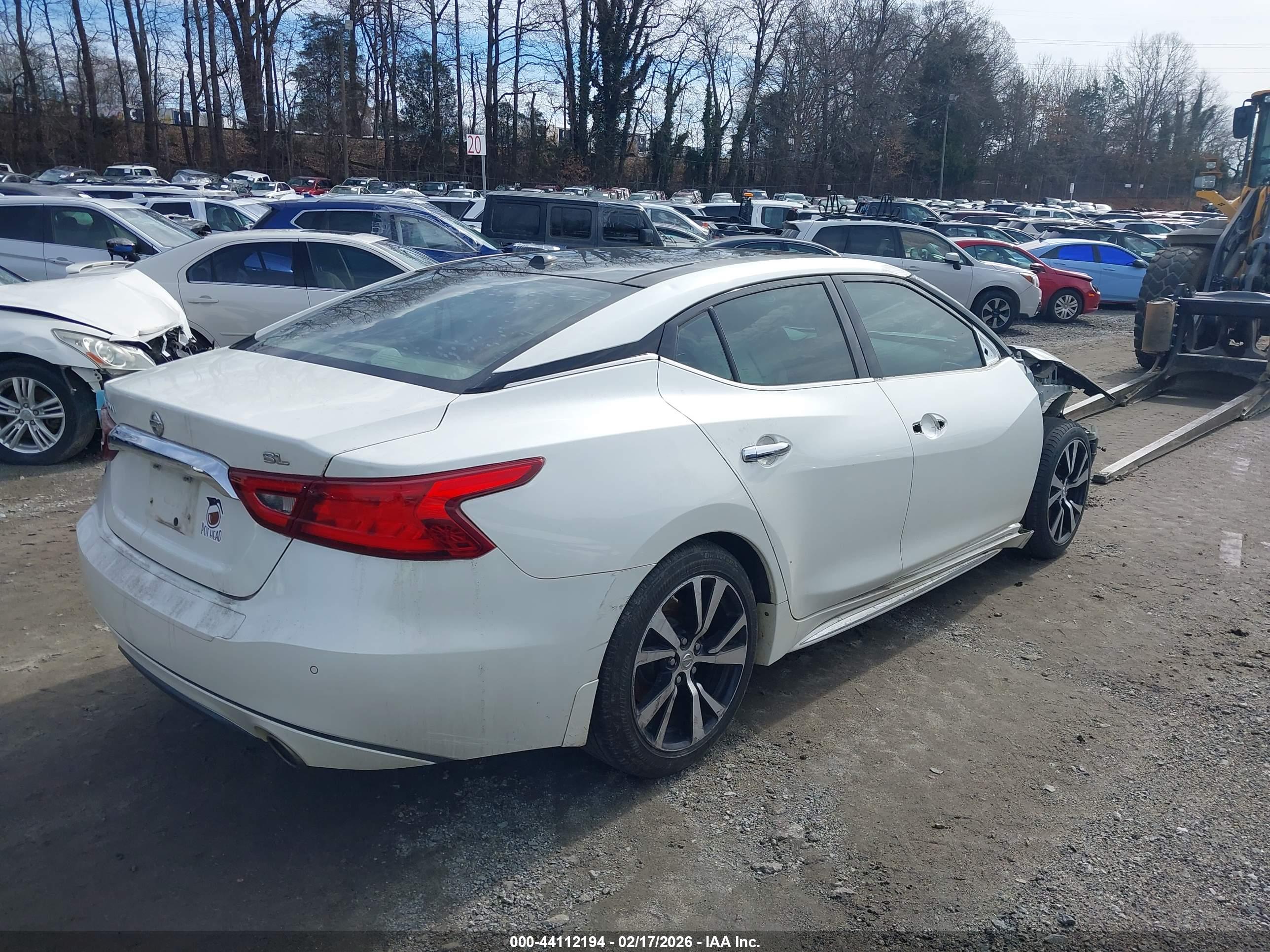 NISSAN MAXIMA image 4