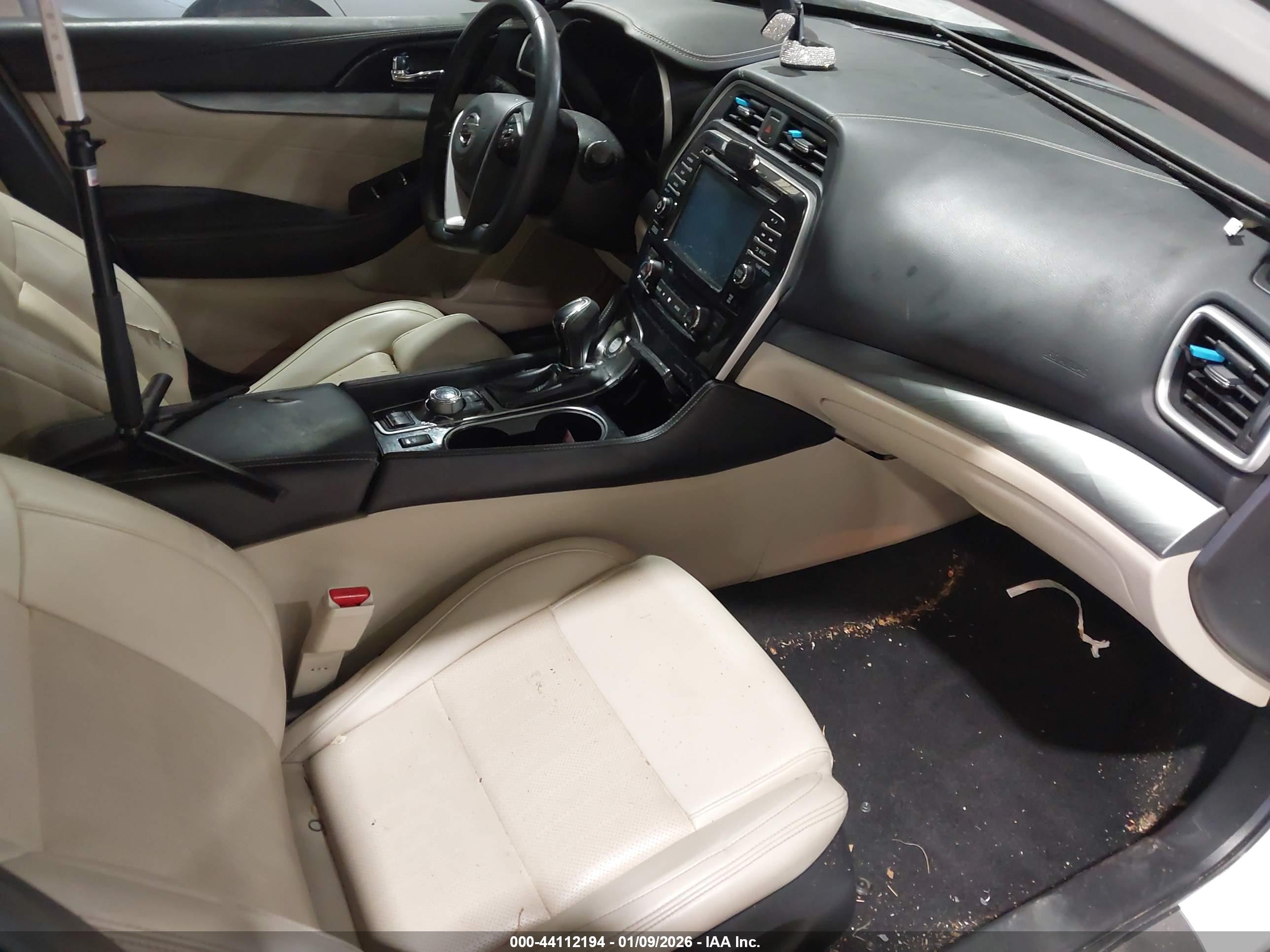 NISSAN MAXIMA image 5