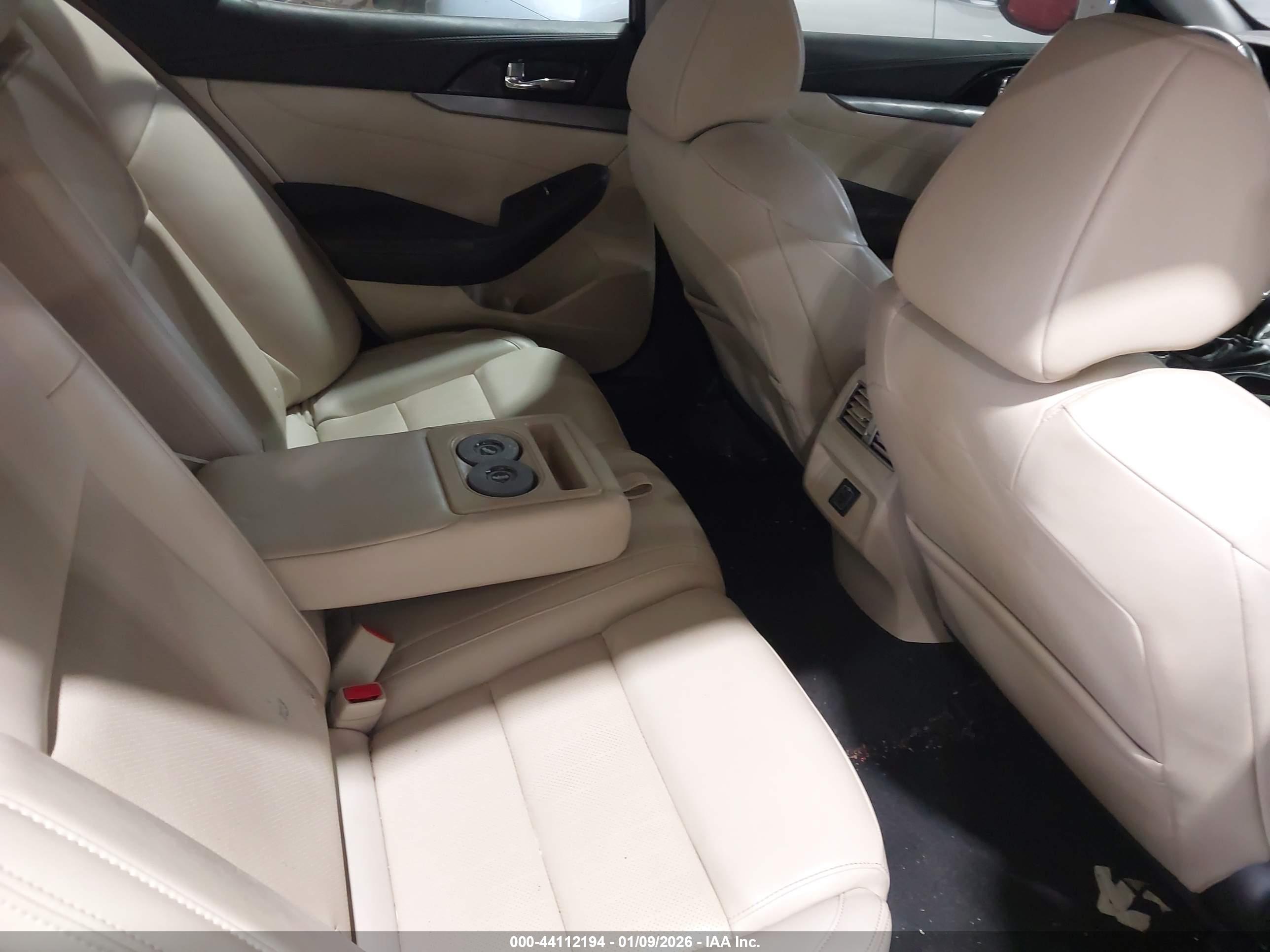 NISSAN MAXIMA image 8