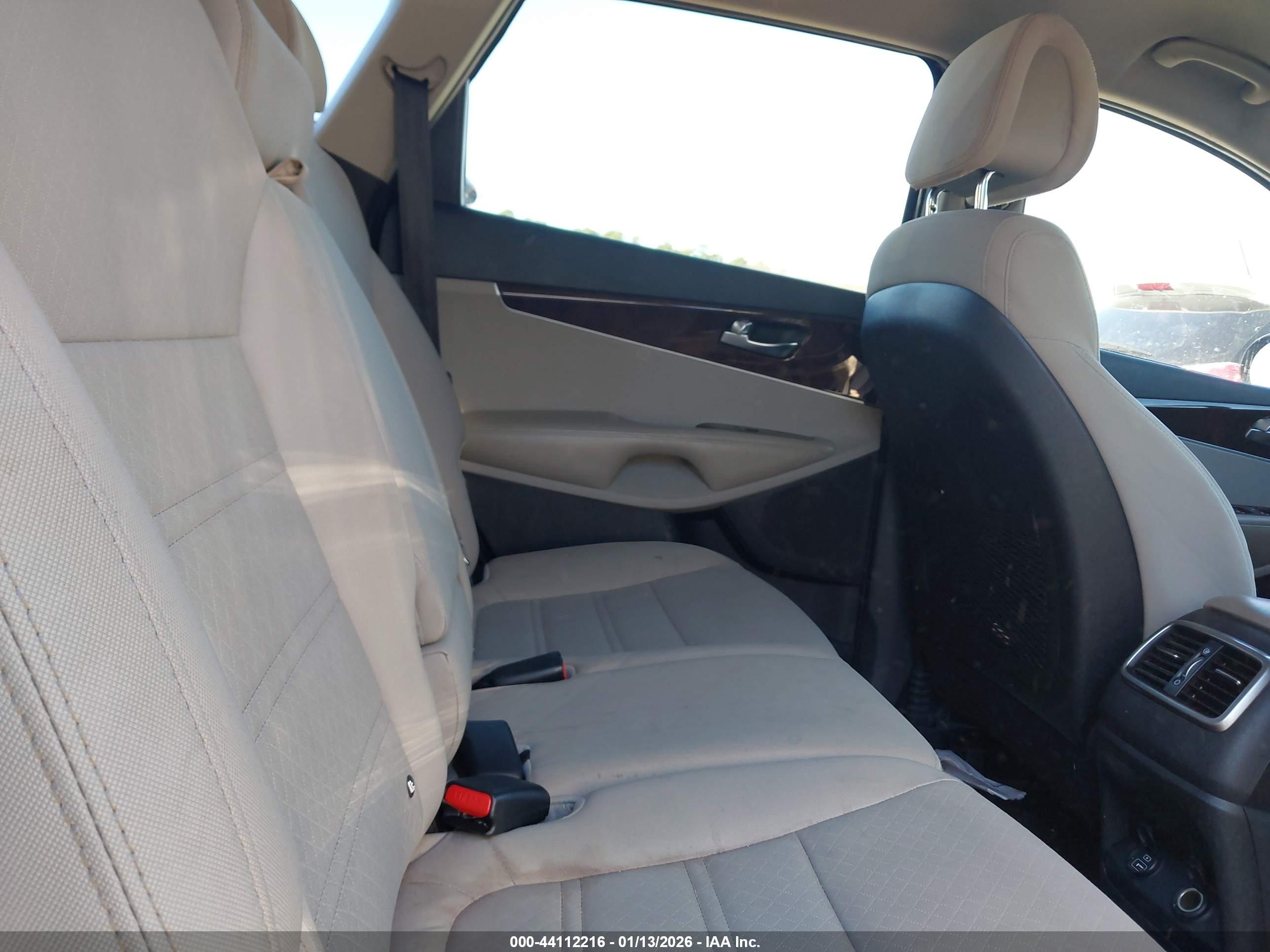KIA SORENTO image 8