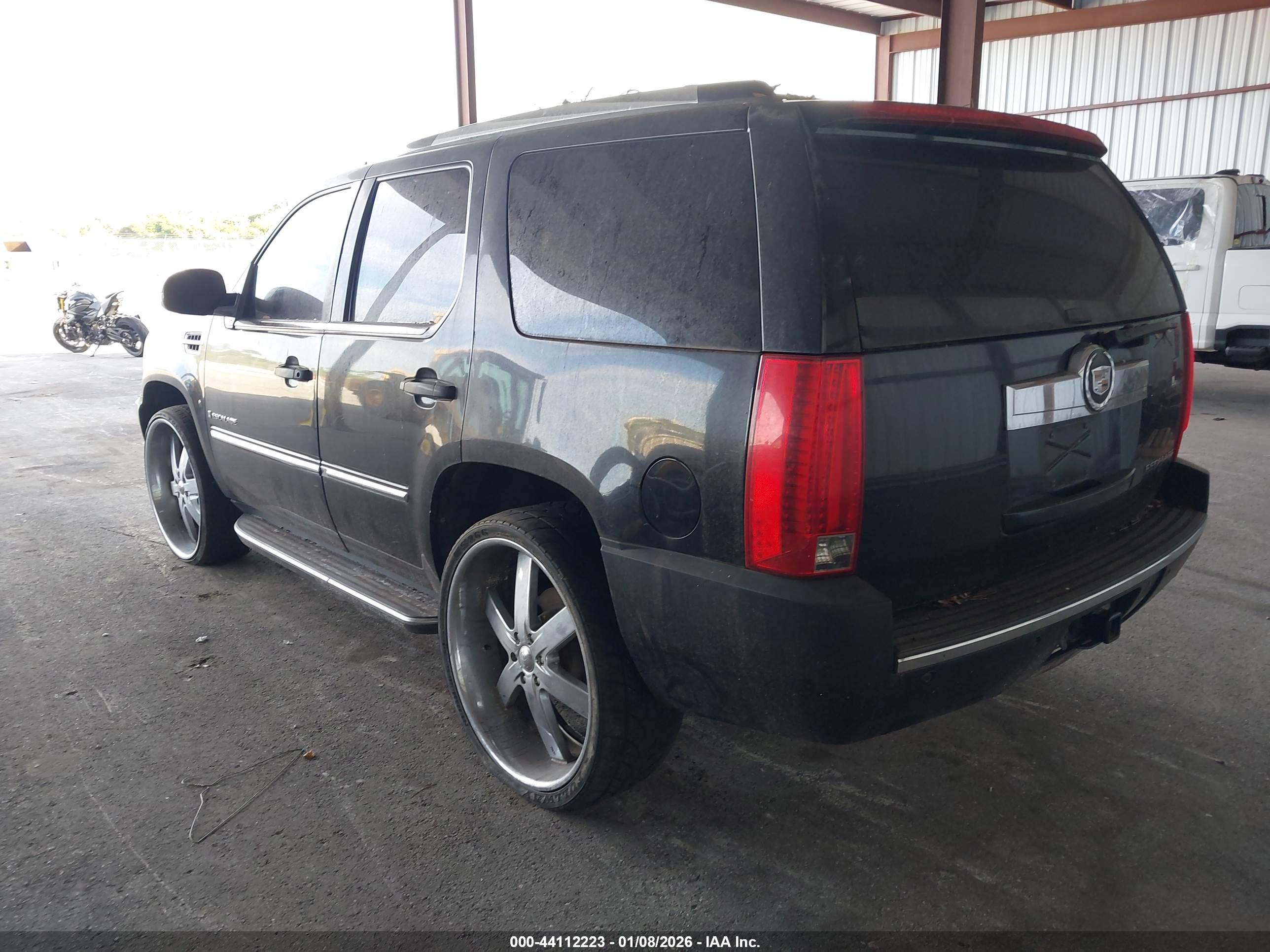 CADILLAC ESCALADE image 3