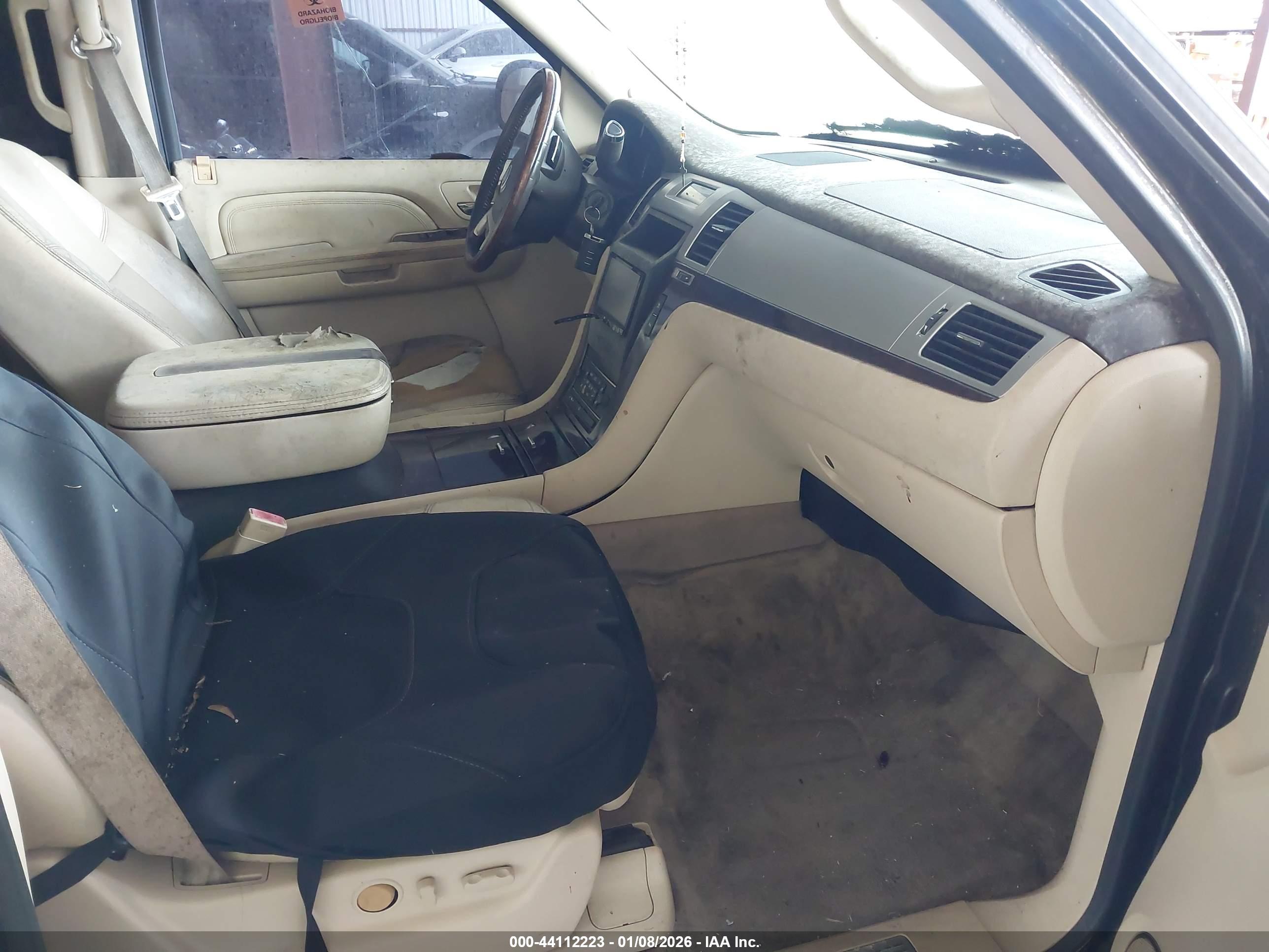 CADILLAC ESCALADE image 5