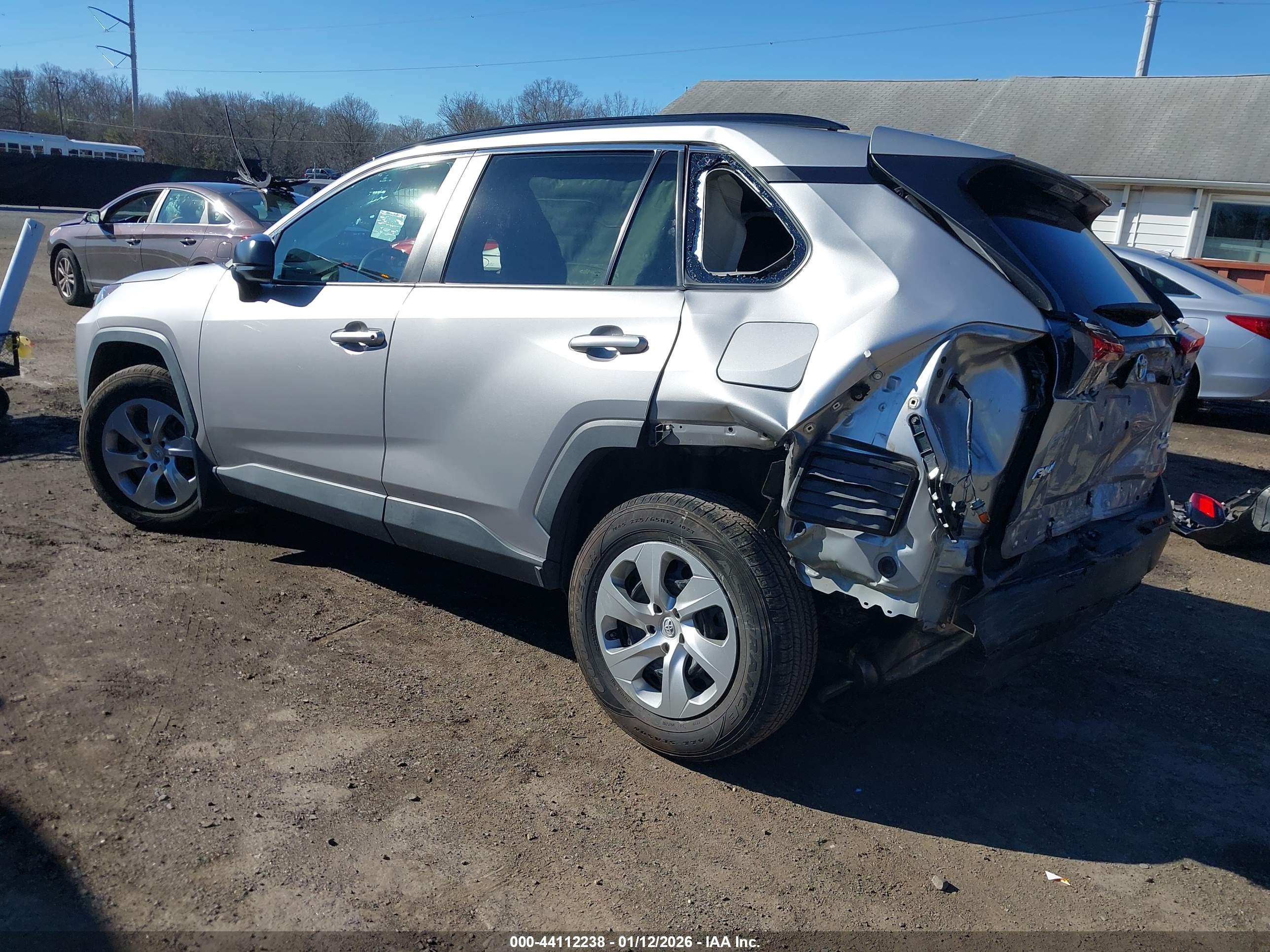 TOYOTA RAV4 image 3