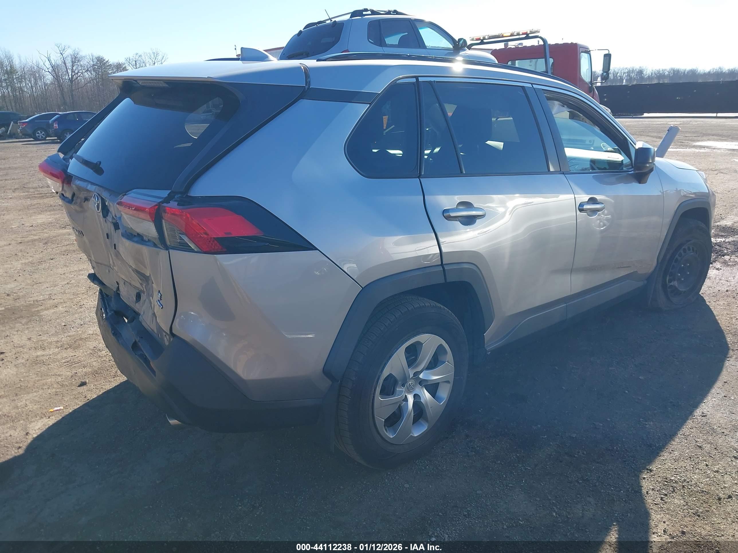 TOYOTA RAV4 image 4