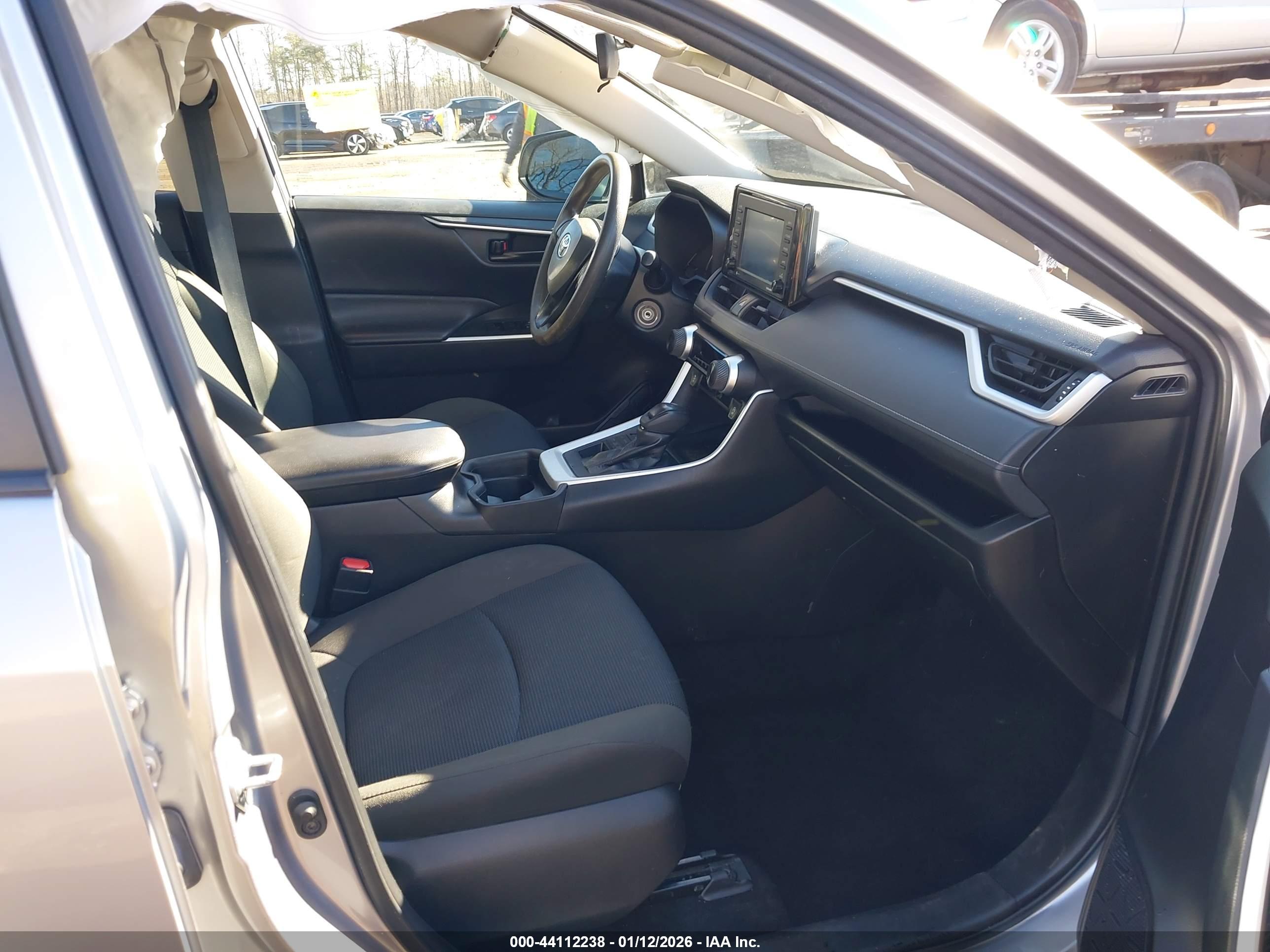 TOYOTA RAV4 image 5