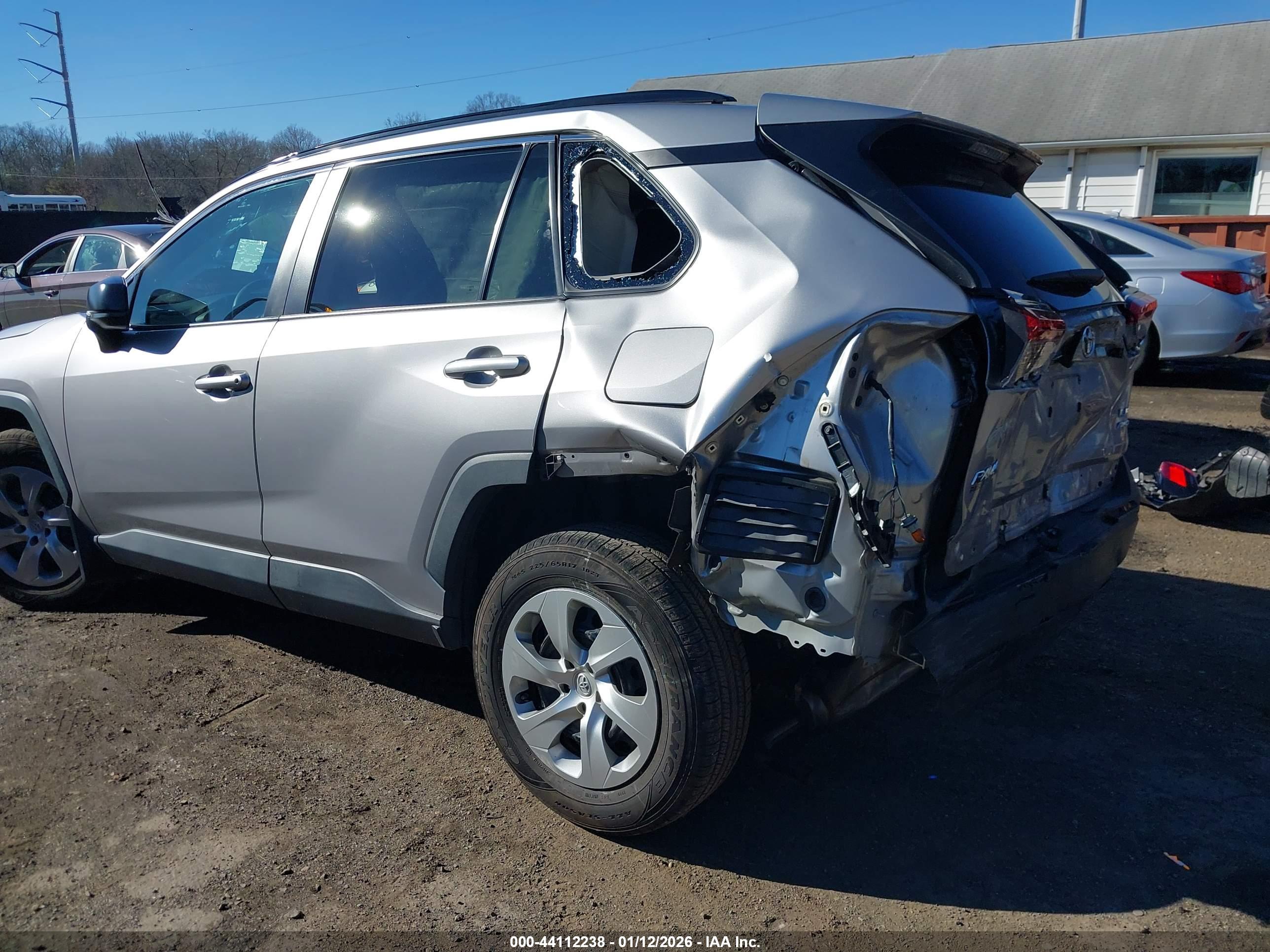 TOYOTA RAV4 image 6