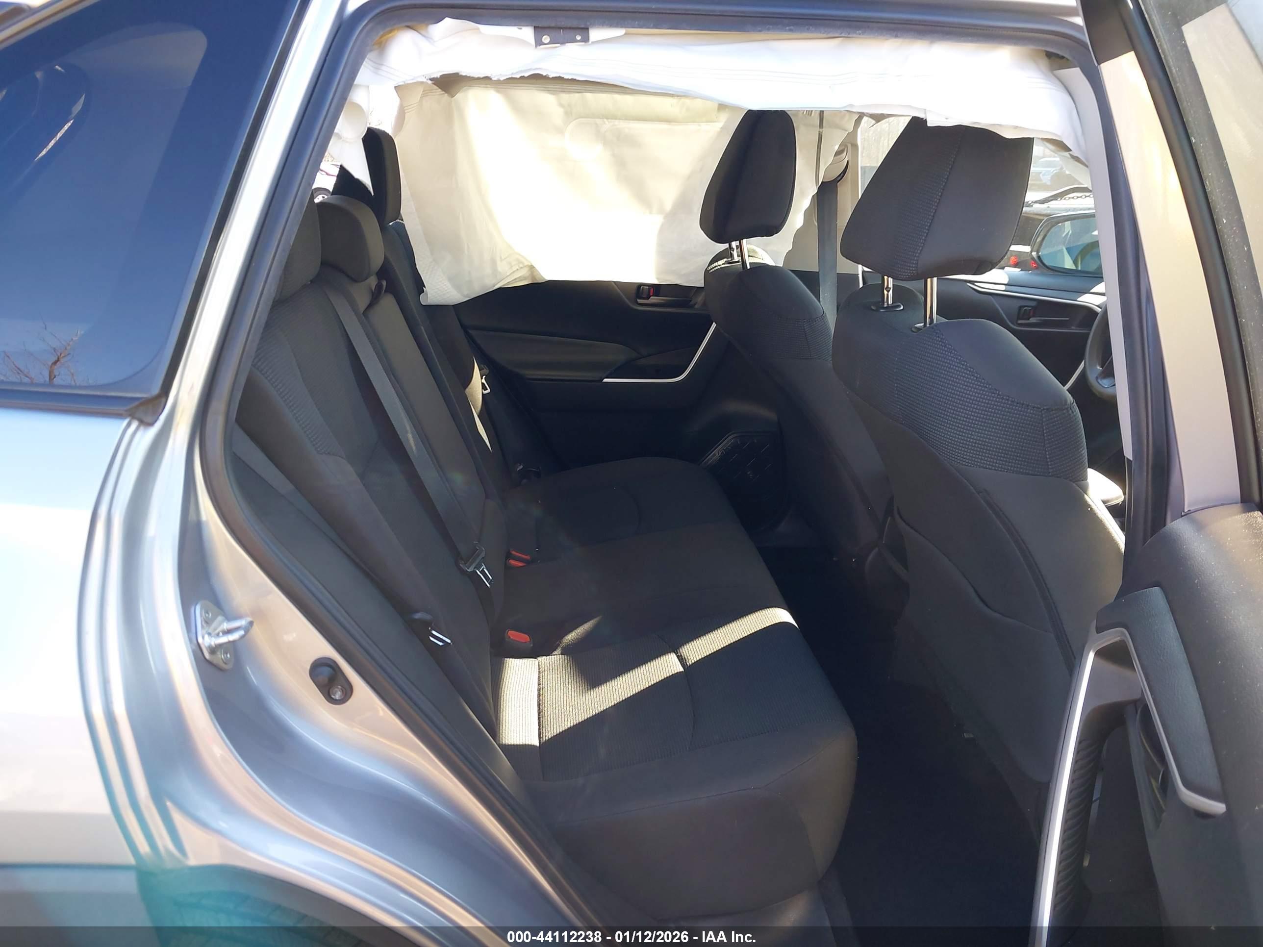 TOYOTA RAV4 image 8