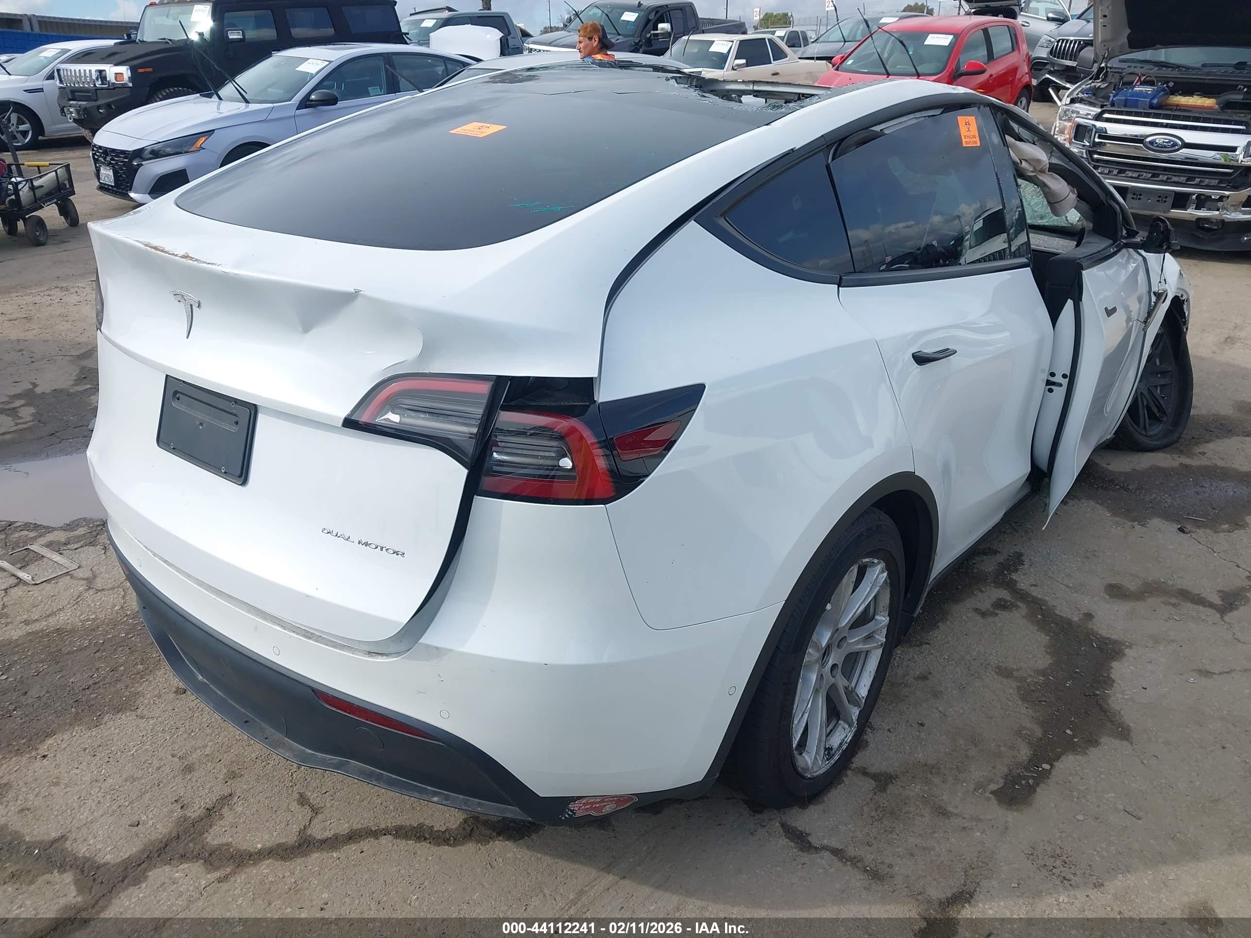 TESLA MODEL image 4
