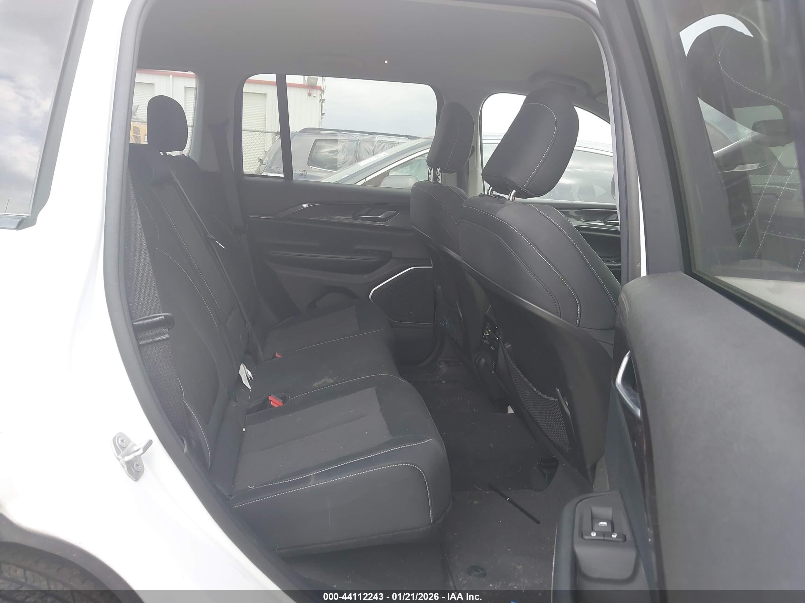 JEEP GRAND image 8