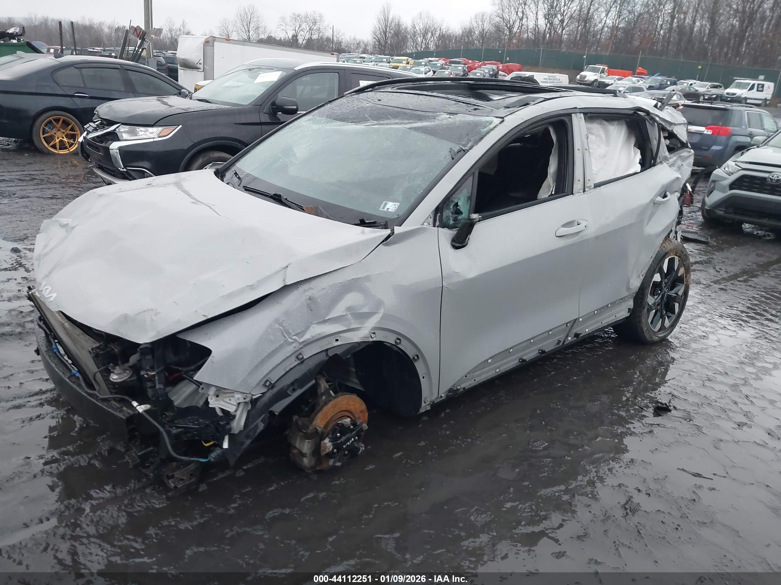 KIA SPORTAGE image 2