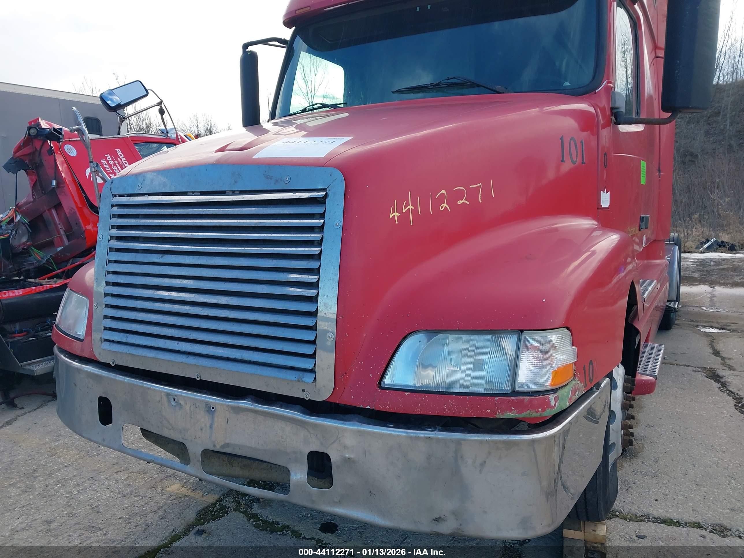 VOLVO VN image 10