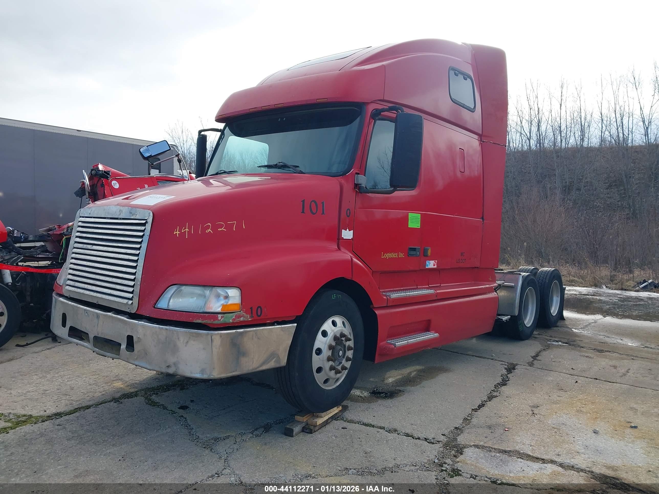 VOLVO VN image 2