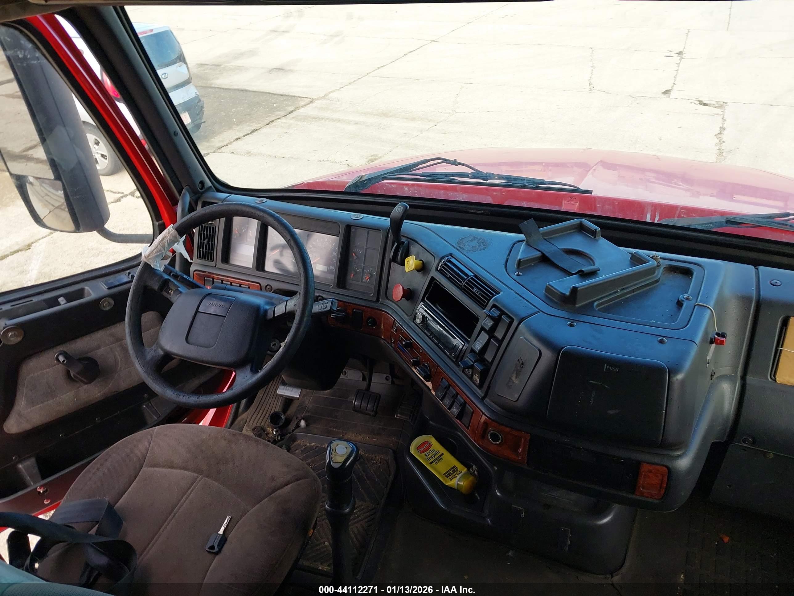 VOLVO VN image 8