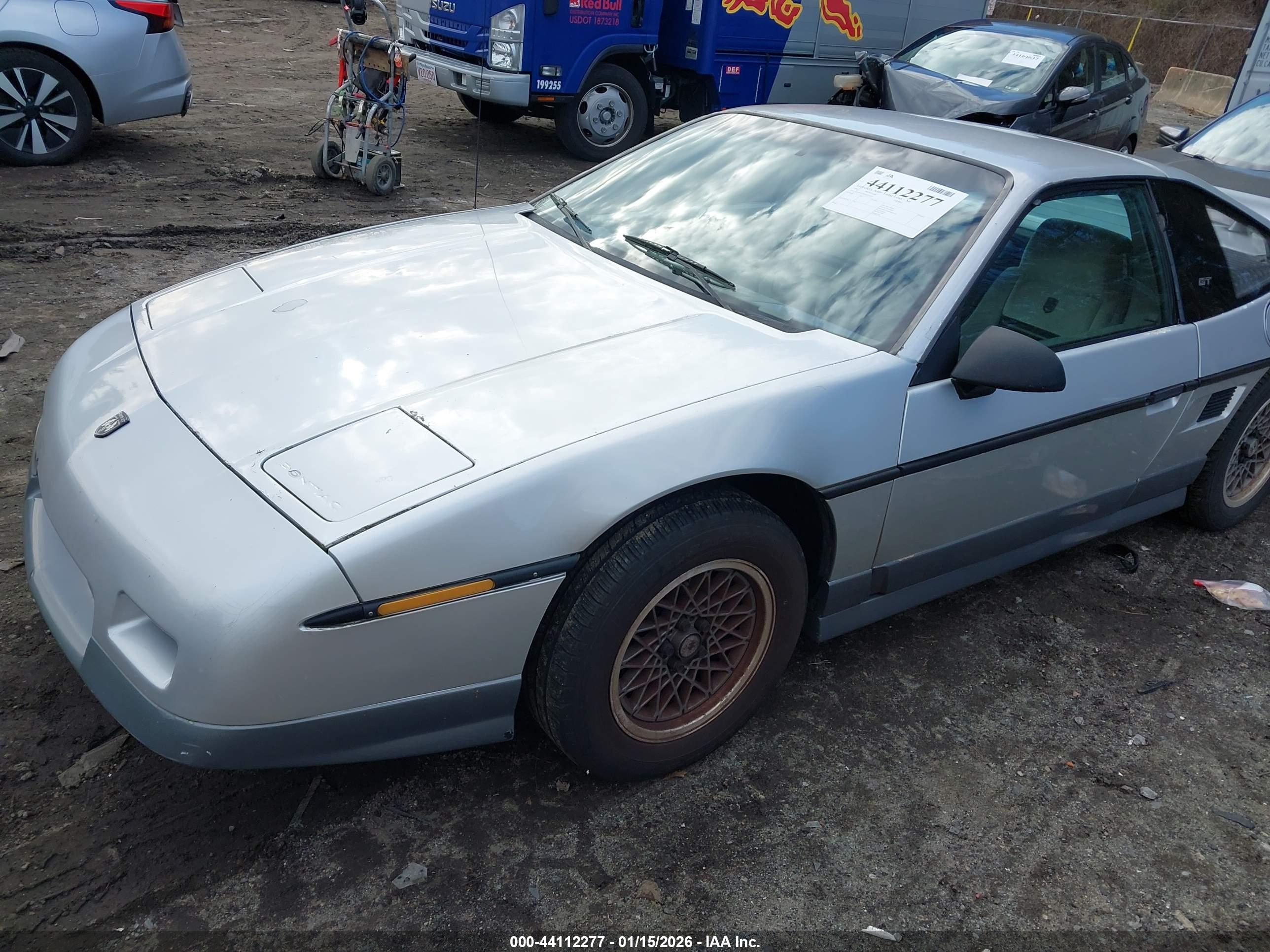 PONTIAC FIERO image 2