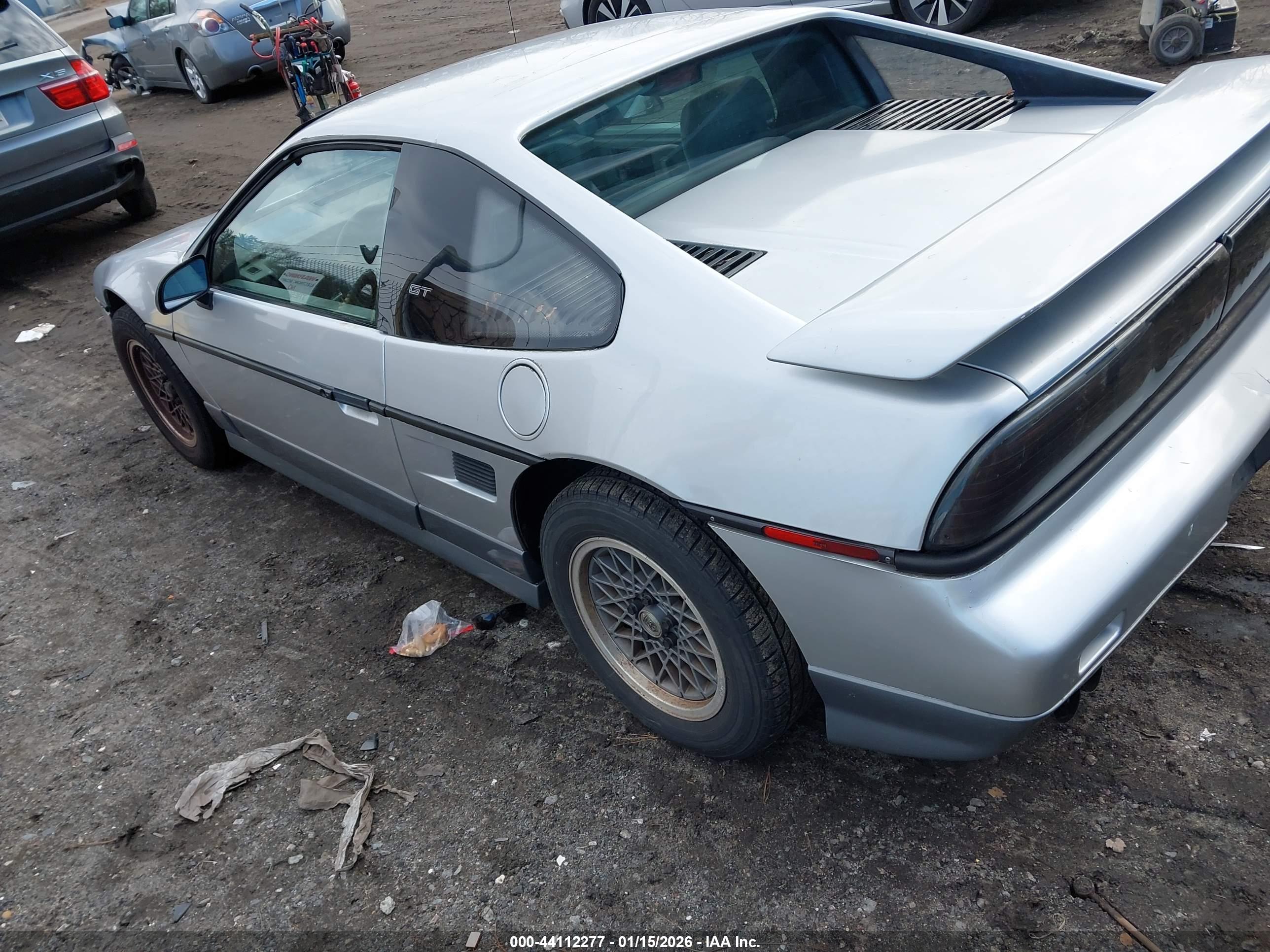 PONTIAC FIERO image 3