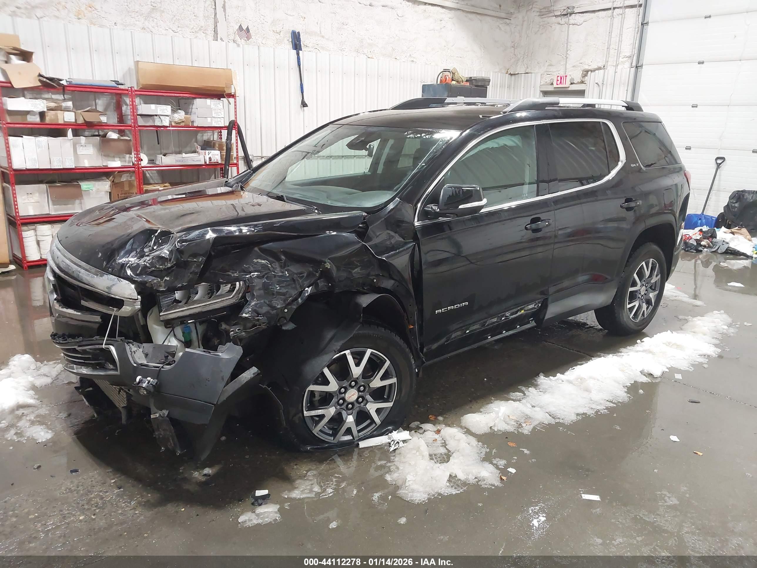 GMC ACADIA image 2