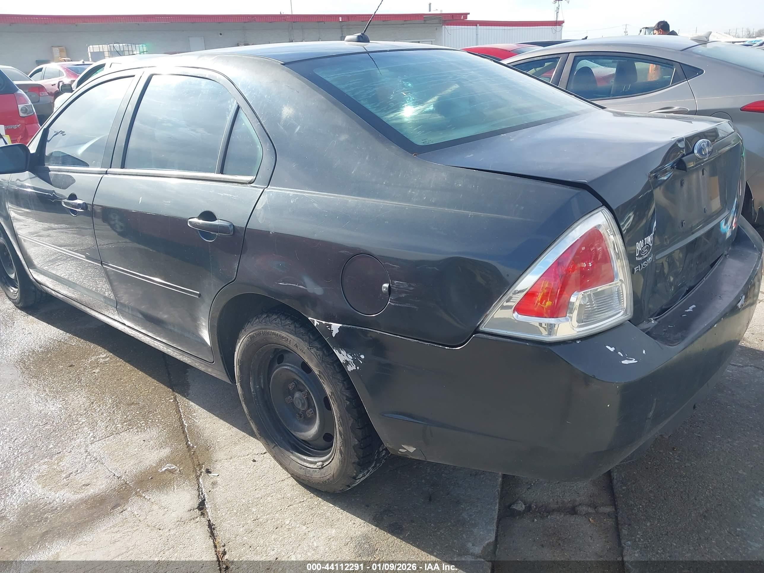 FORD FUSION image 3