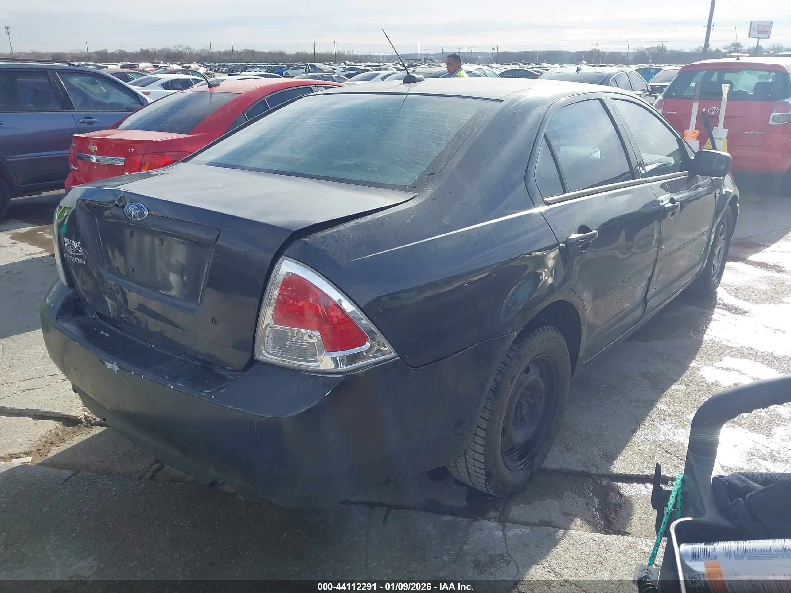FORD FUSION image 4