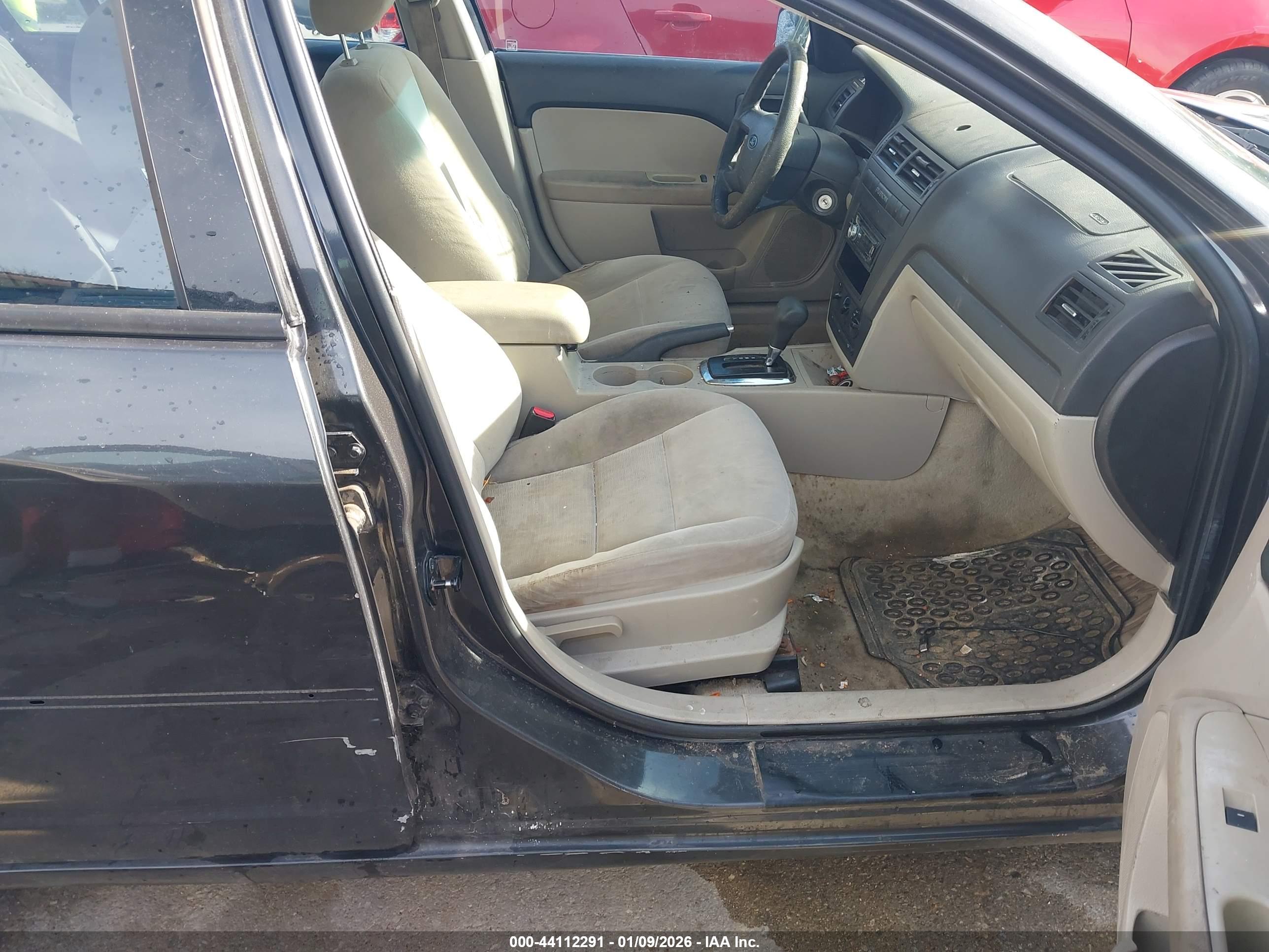 FORD FUSION image 5