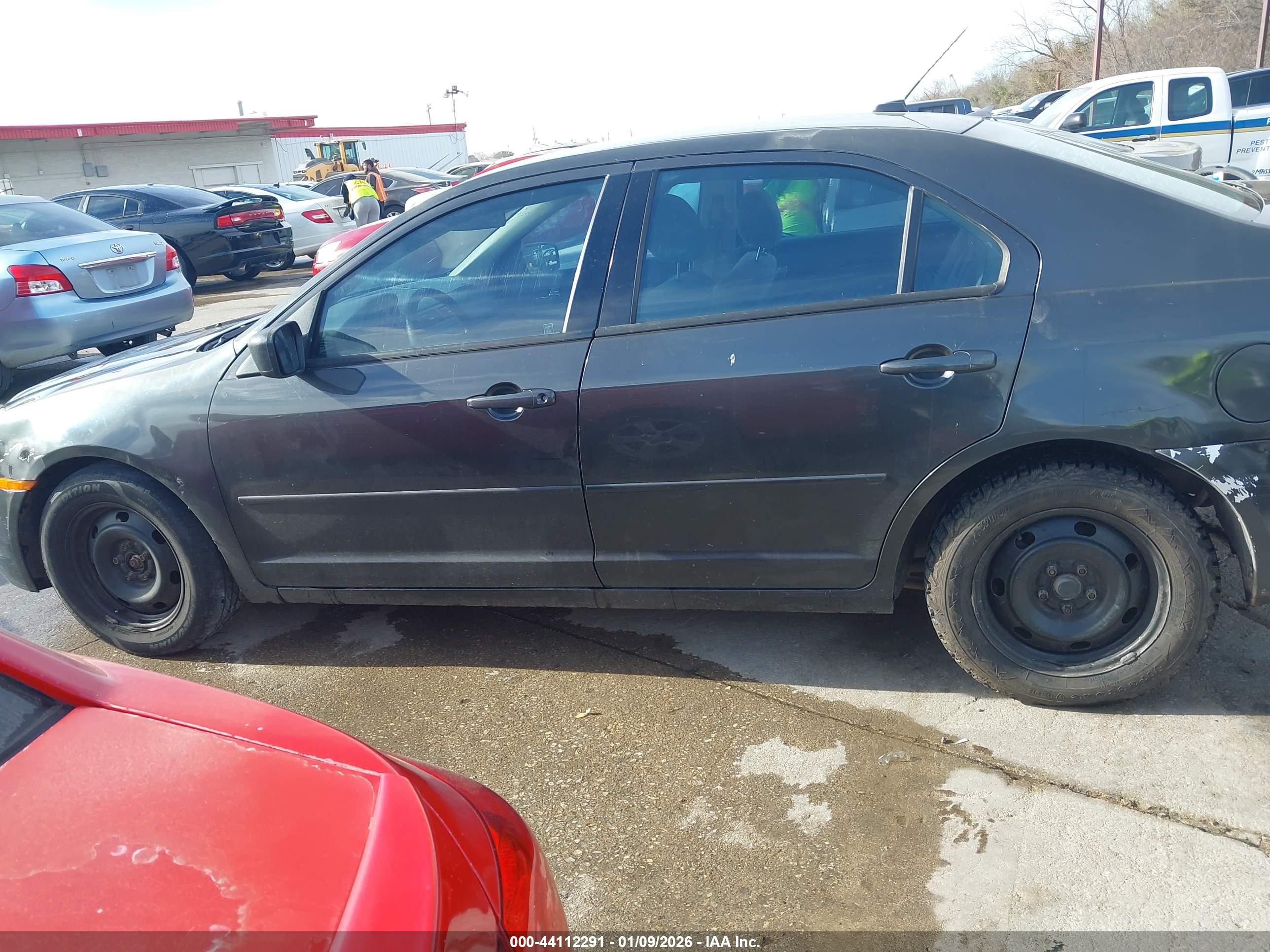 FORD FUSION image 6