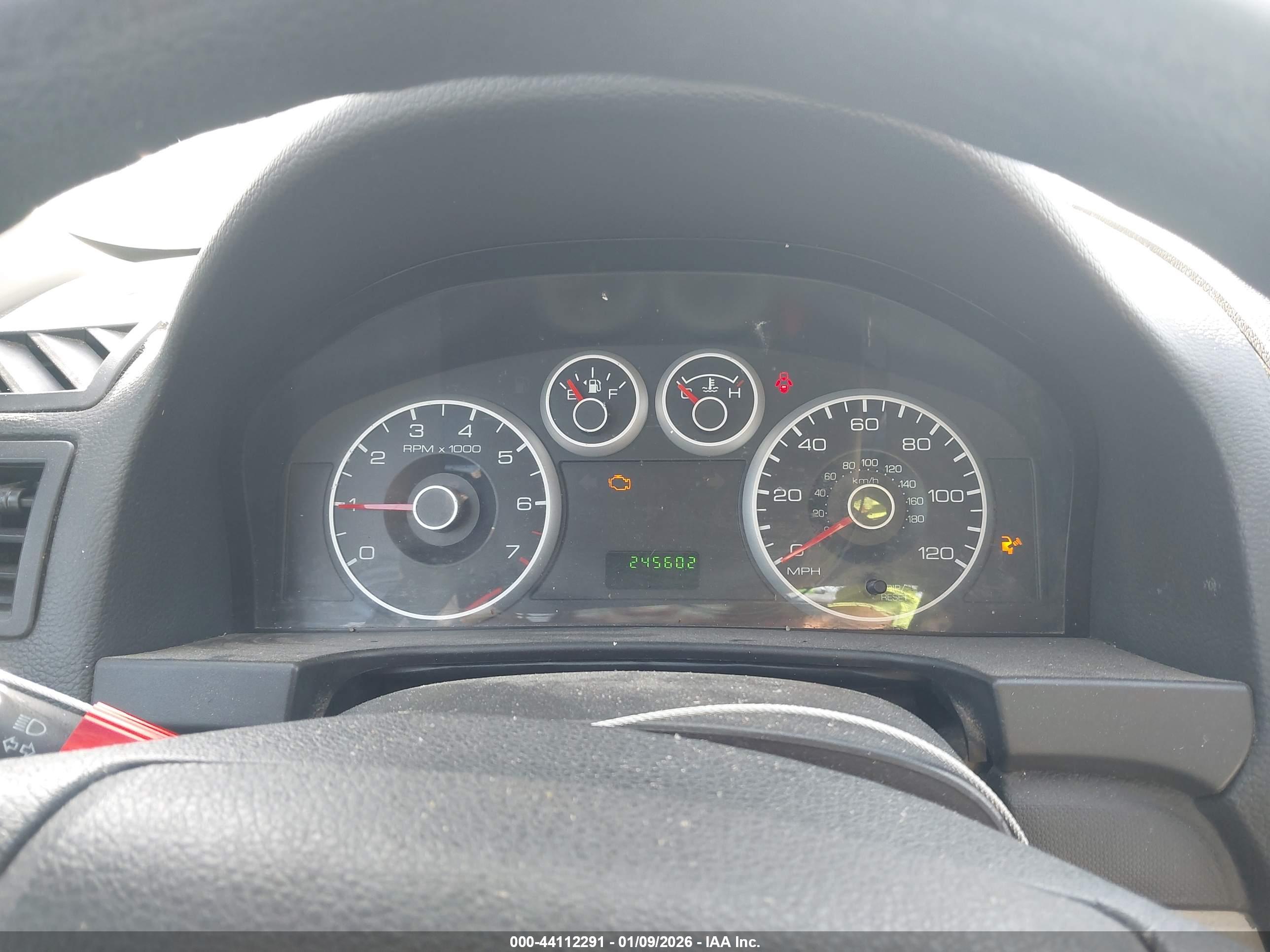 FORD FUSION image 7