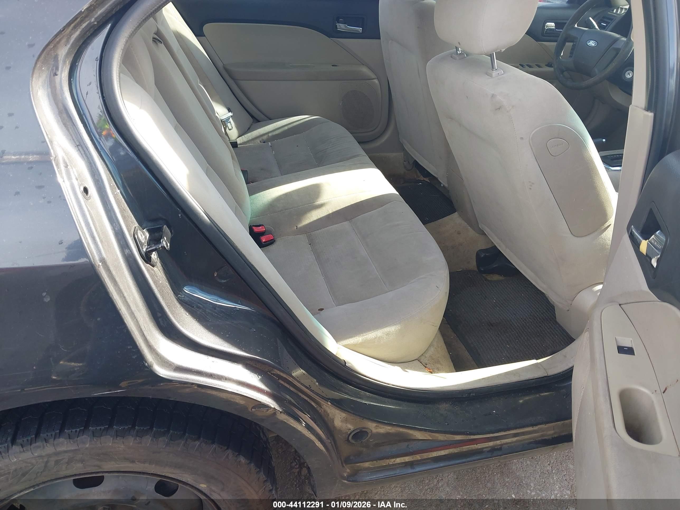 FORD FUSION image 8