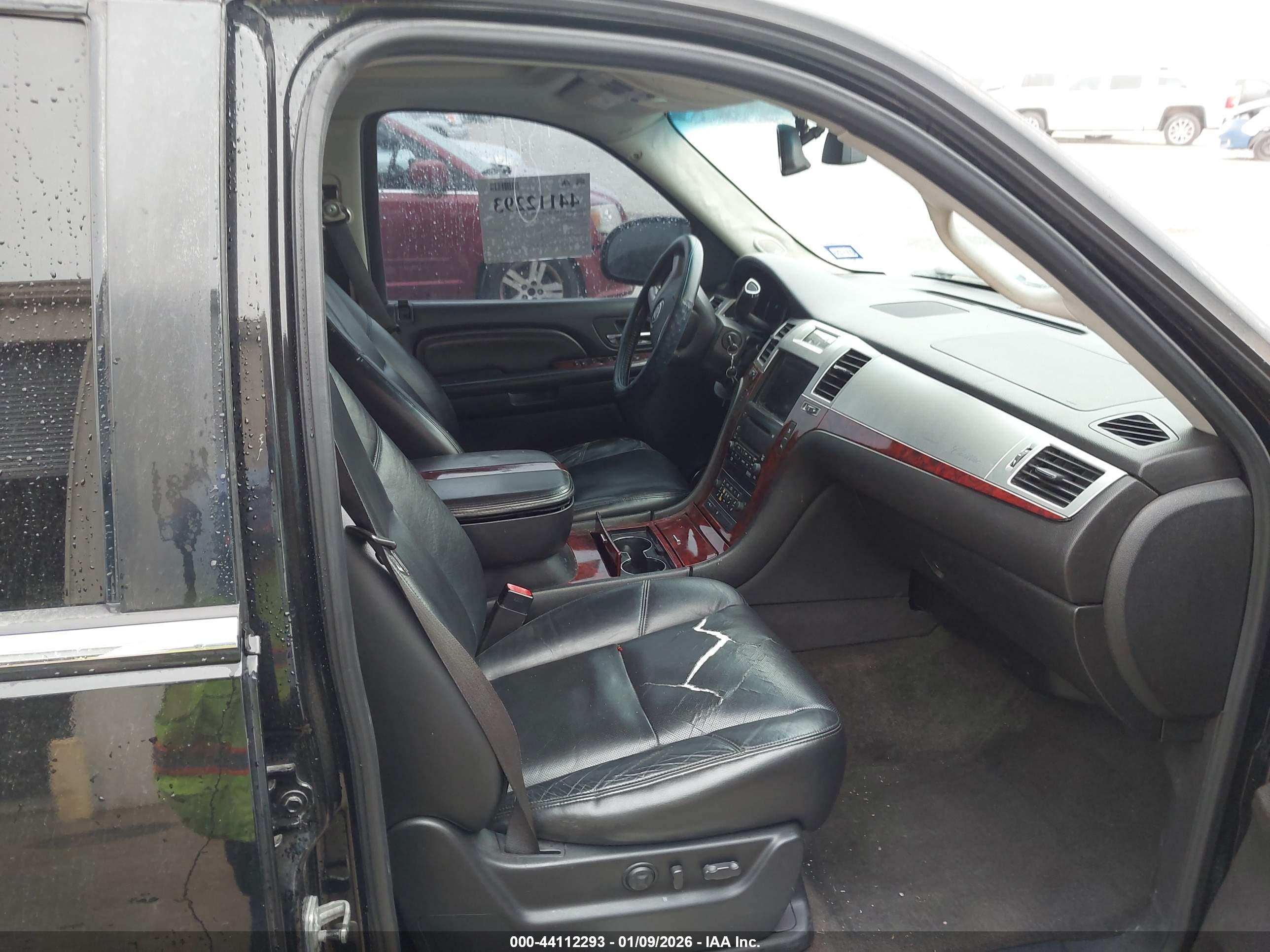 CADILLAC ESCALADE image 5