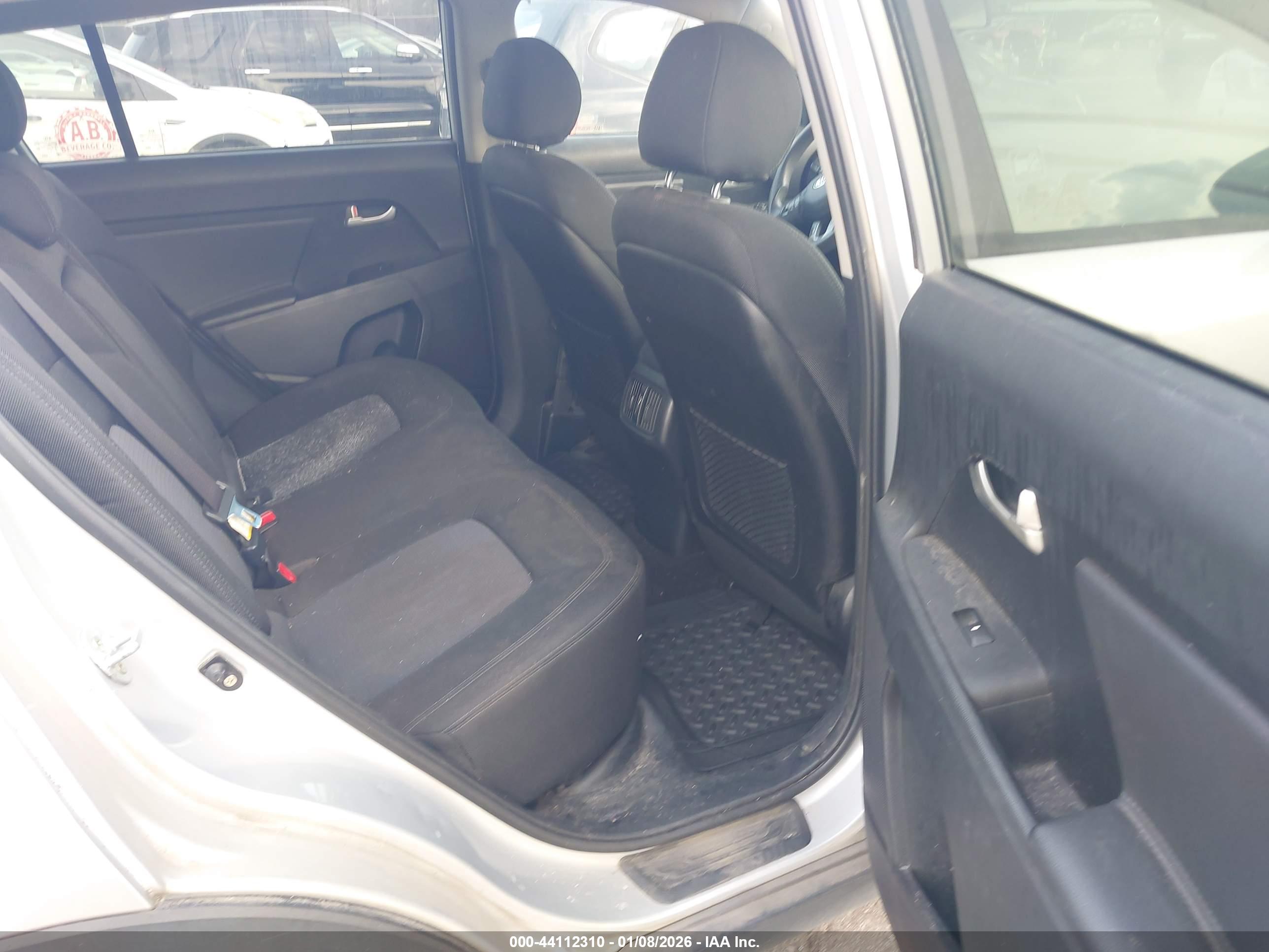 KIA SPORTAGE image 8