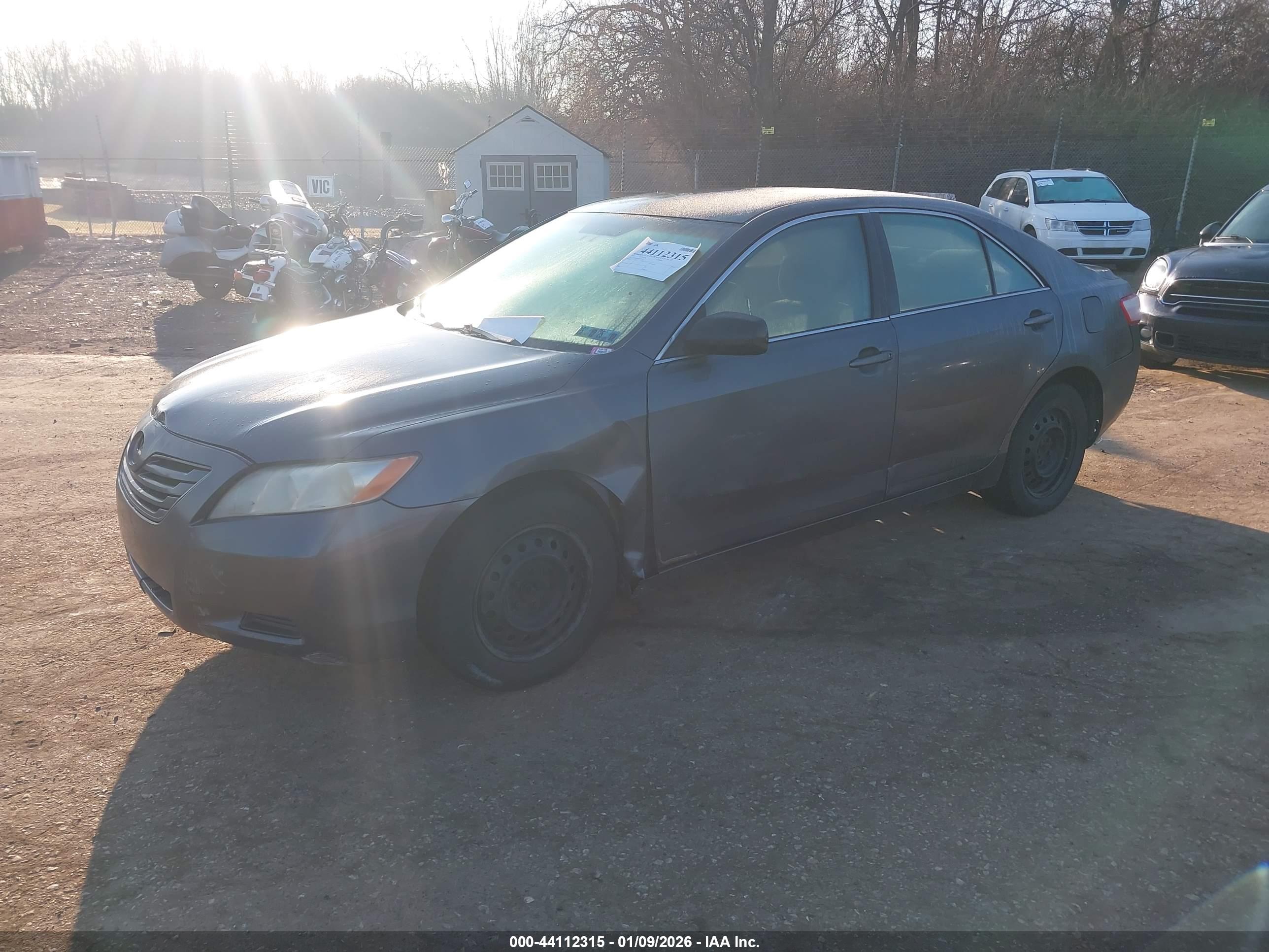 TOYOTA CAMRY image 2
