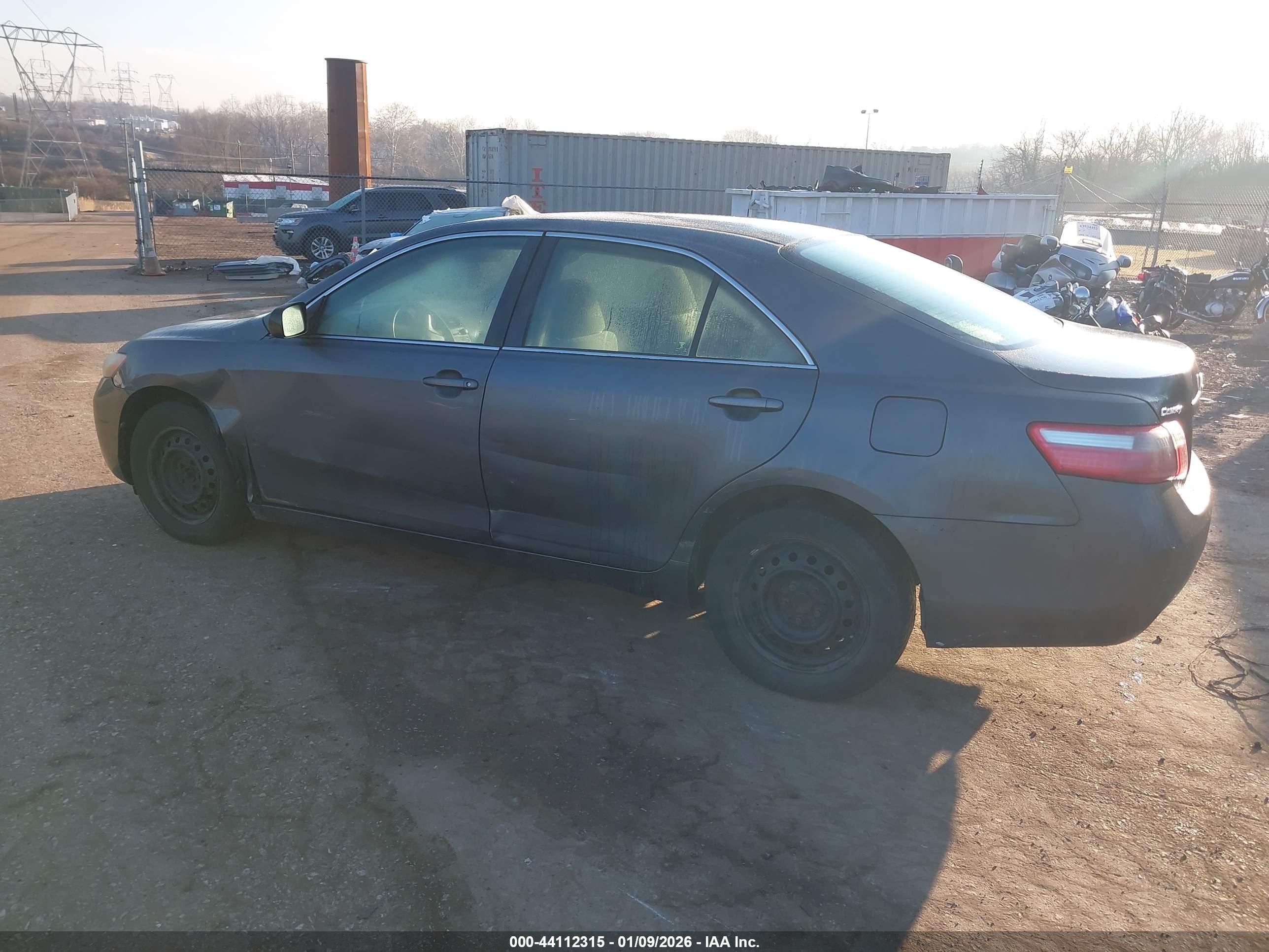 TOYOTA CAMRY image 3