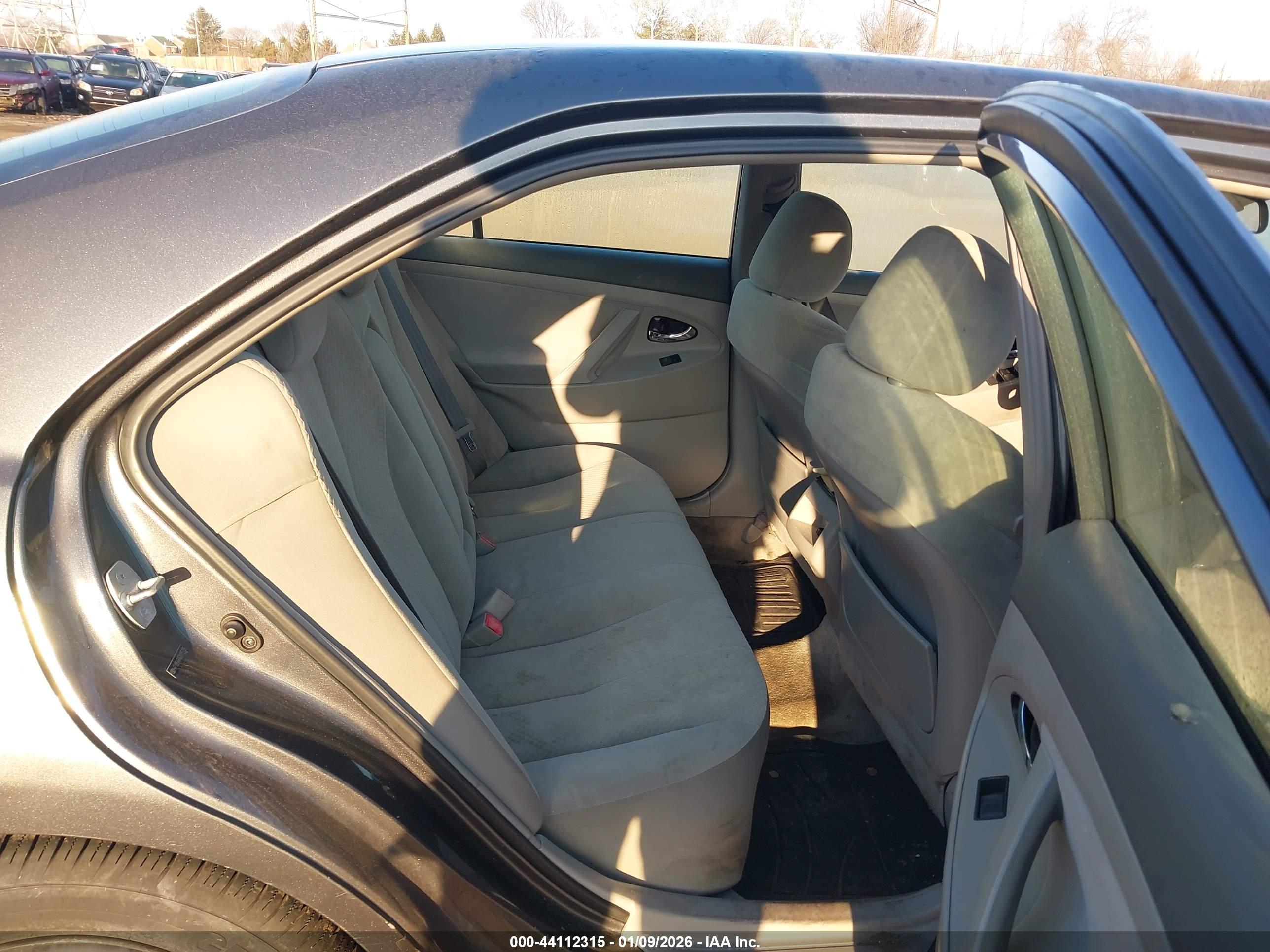 TOYOTA CAMRY image 8