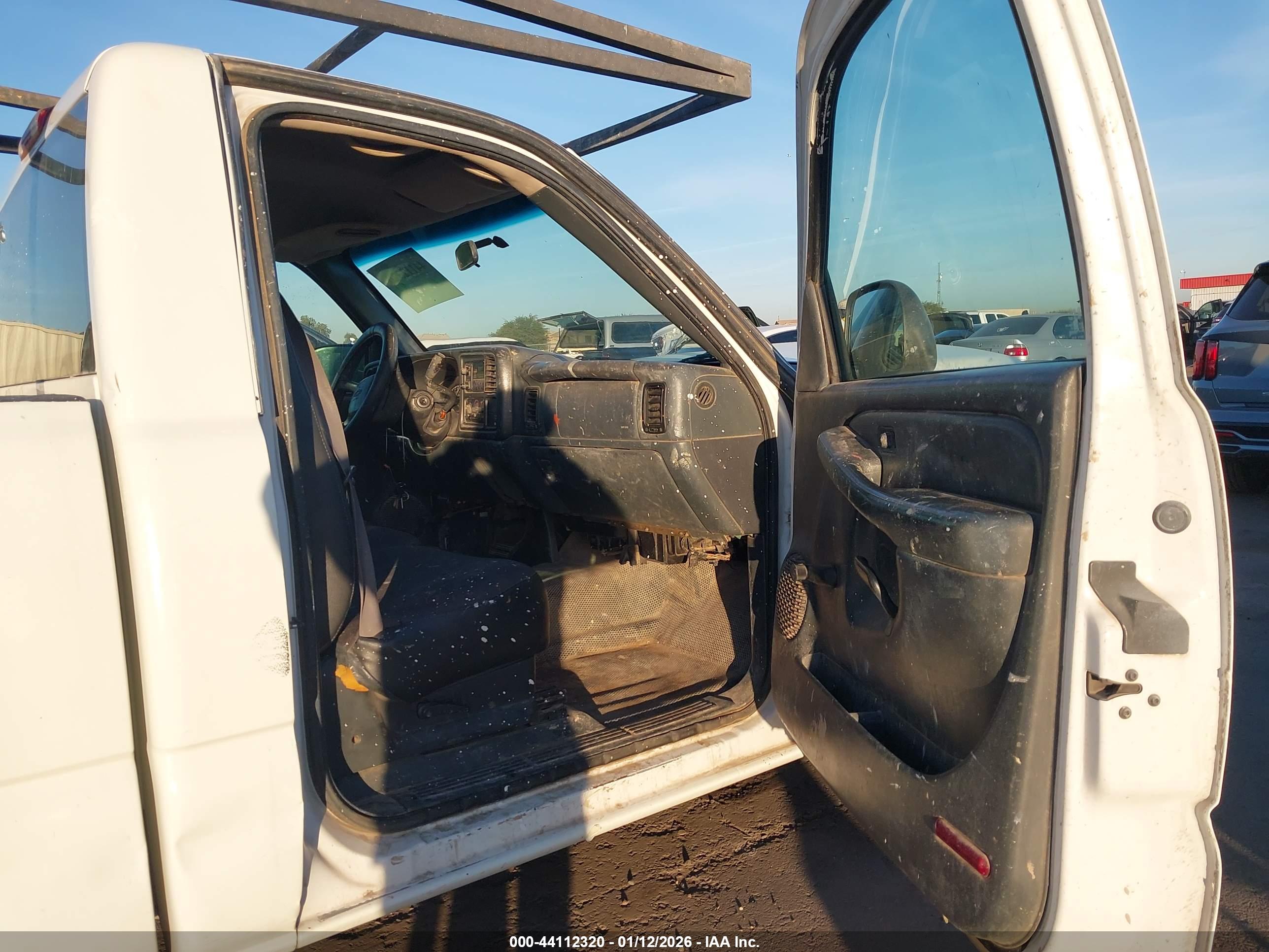 CHEVROLET SILVERADO image 5