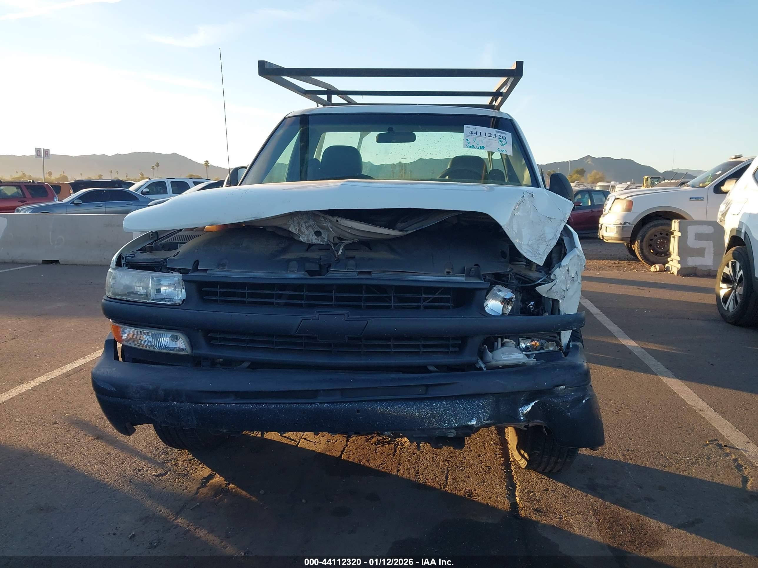 CHEVROLET SILVERADO image 6