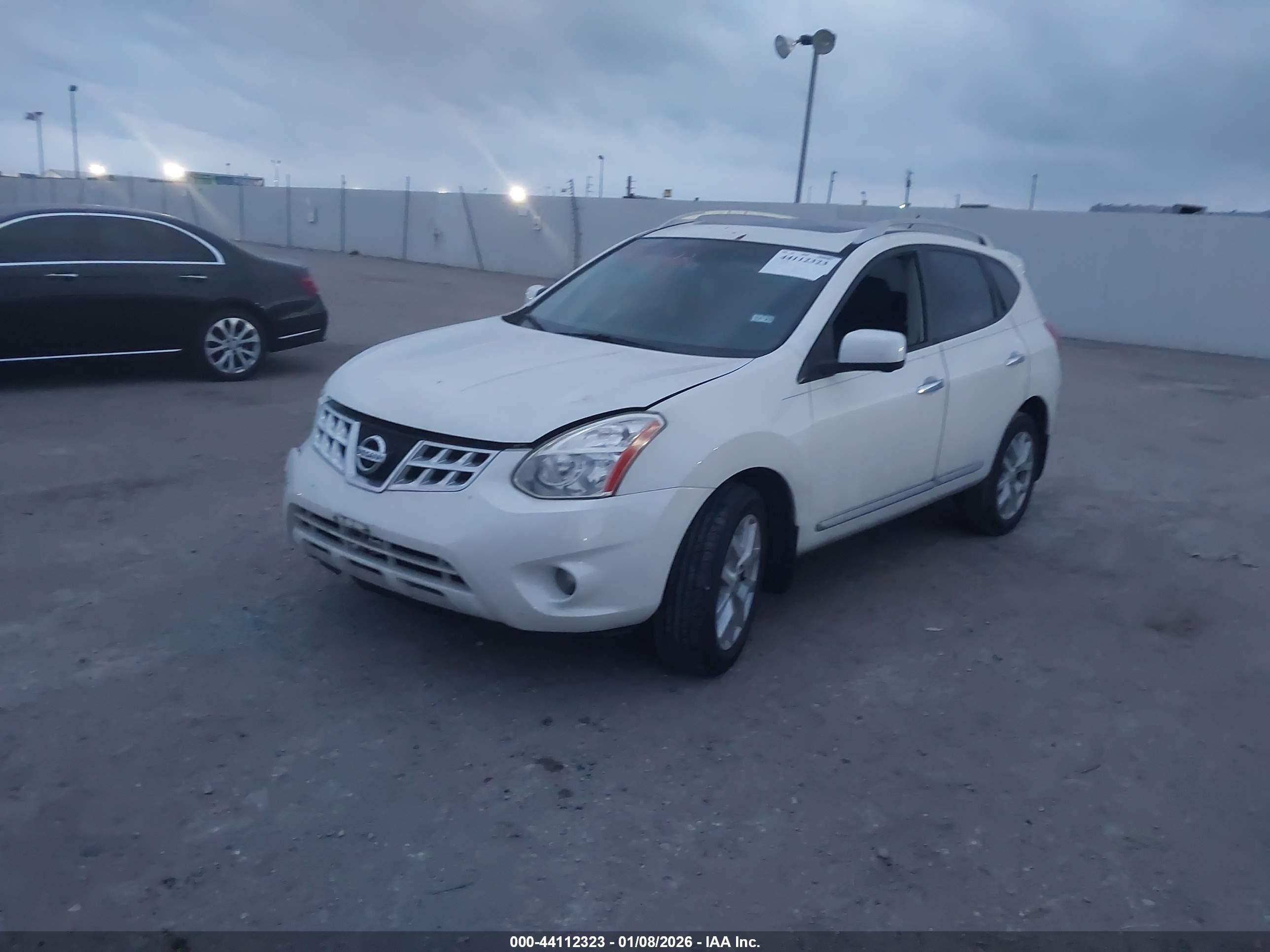 NISSAN ROGUE image 2